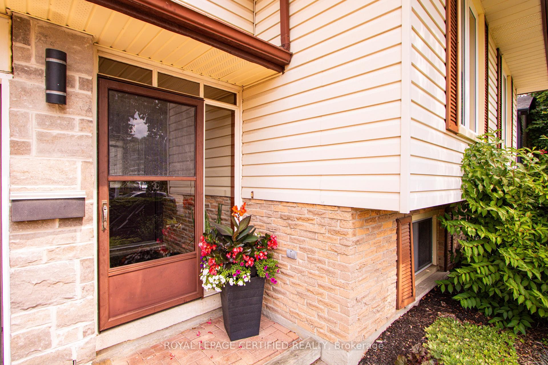 451 Lampman Place photo 6