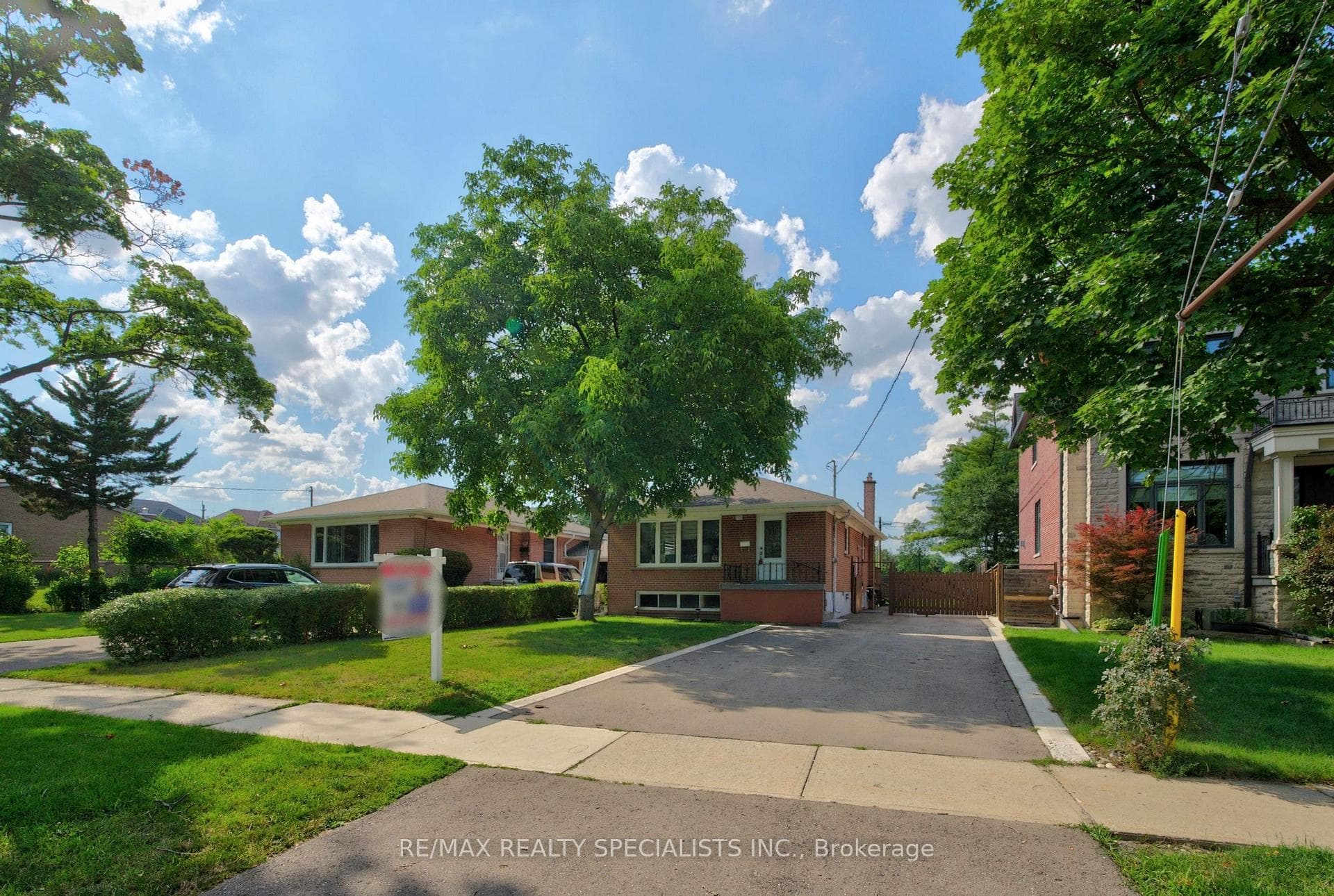 94 Eringate Drive photo 3