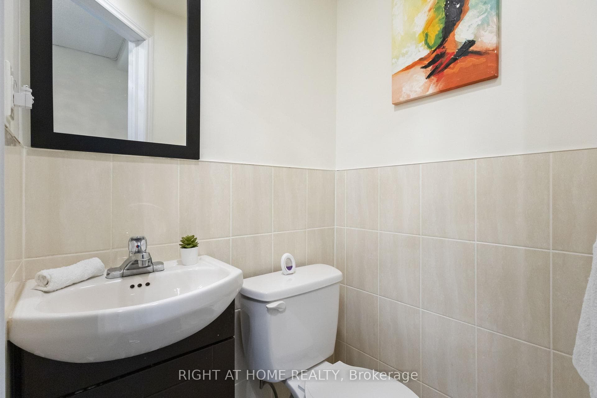77 Lowry Square photo 22