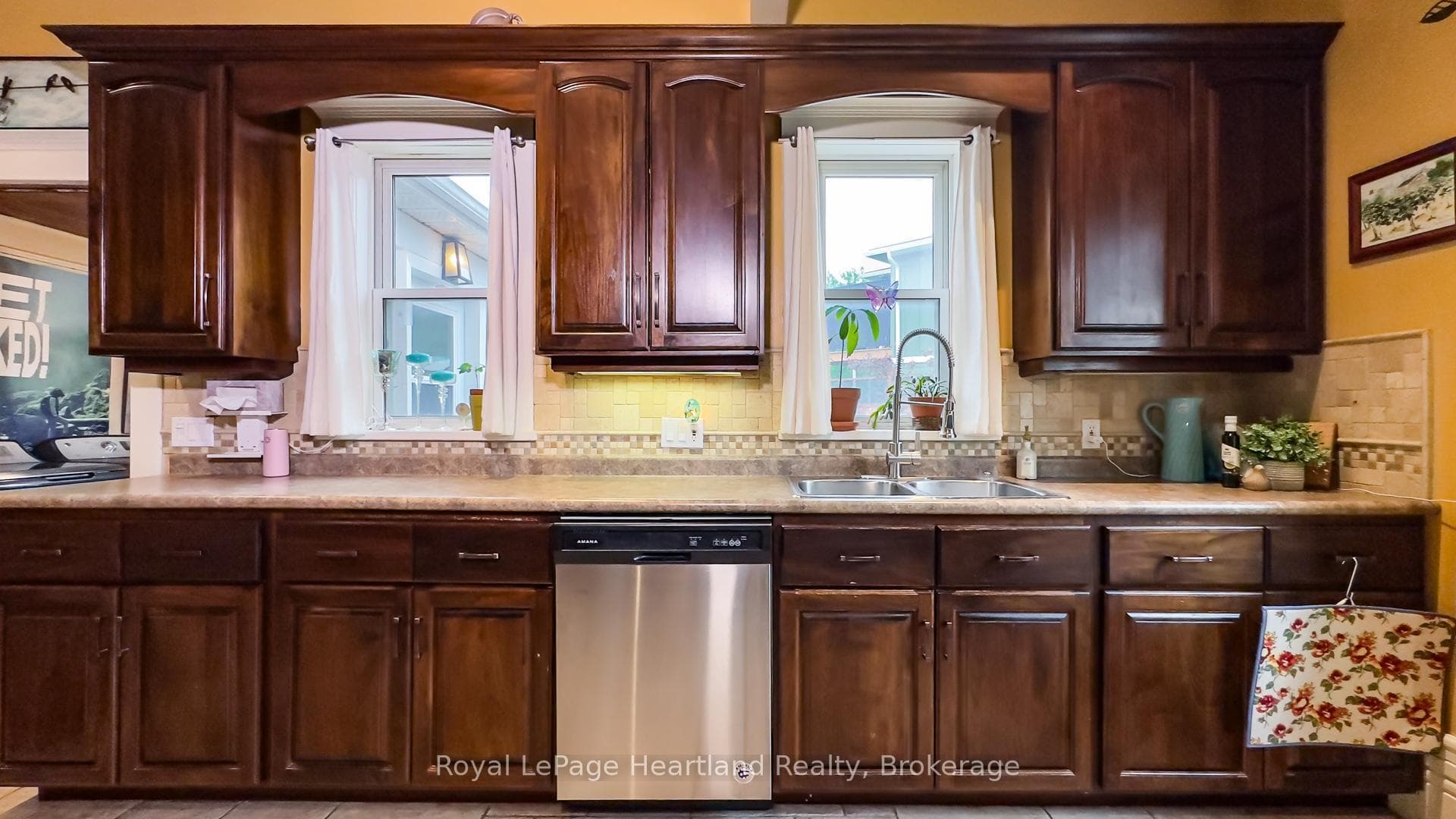 132 Elgin Avenue photo 21