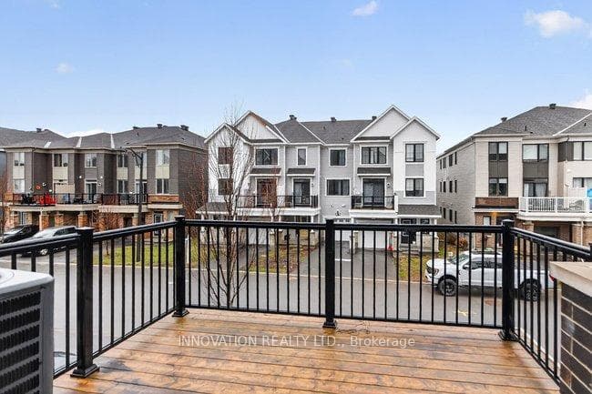 16 Caspian Row photo 3
