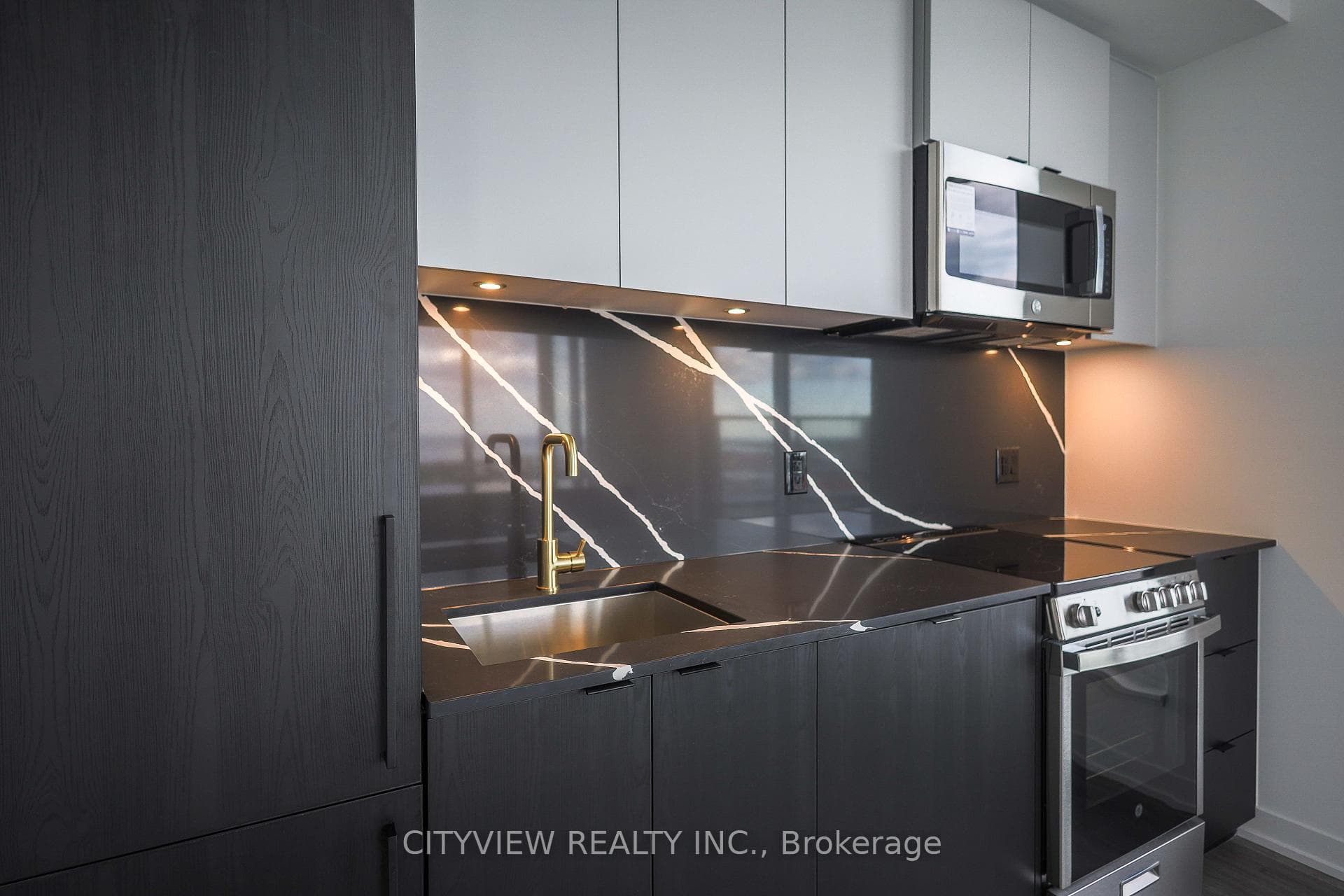 285 Dufferin Street Unit 1402 photo 11
