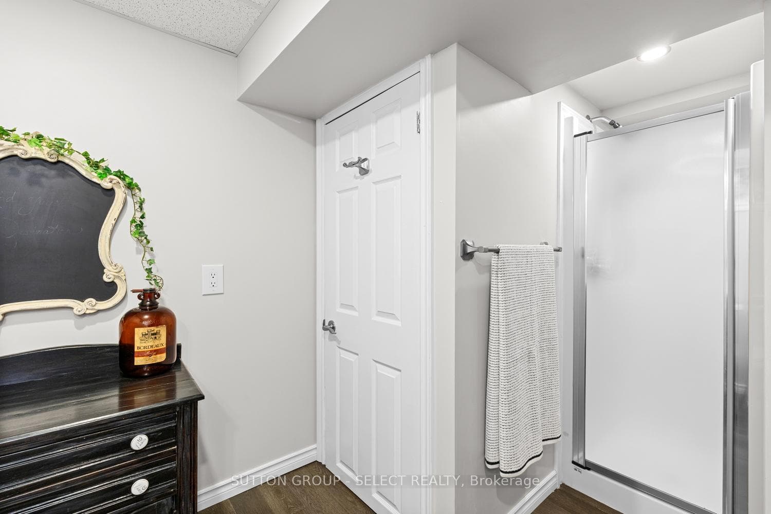 72 Emery Street photo 37