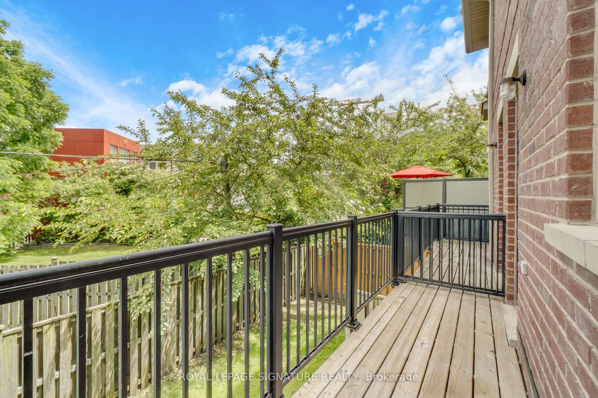 9 Streight Lane photo 38