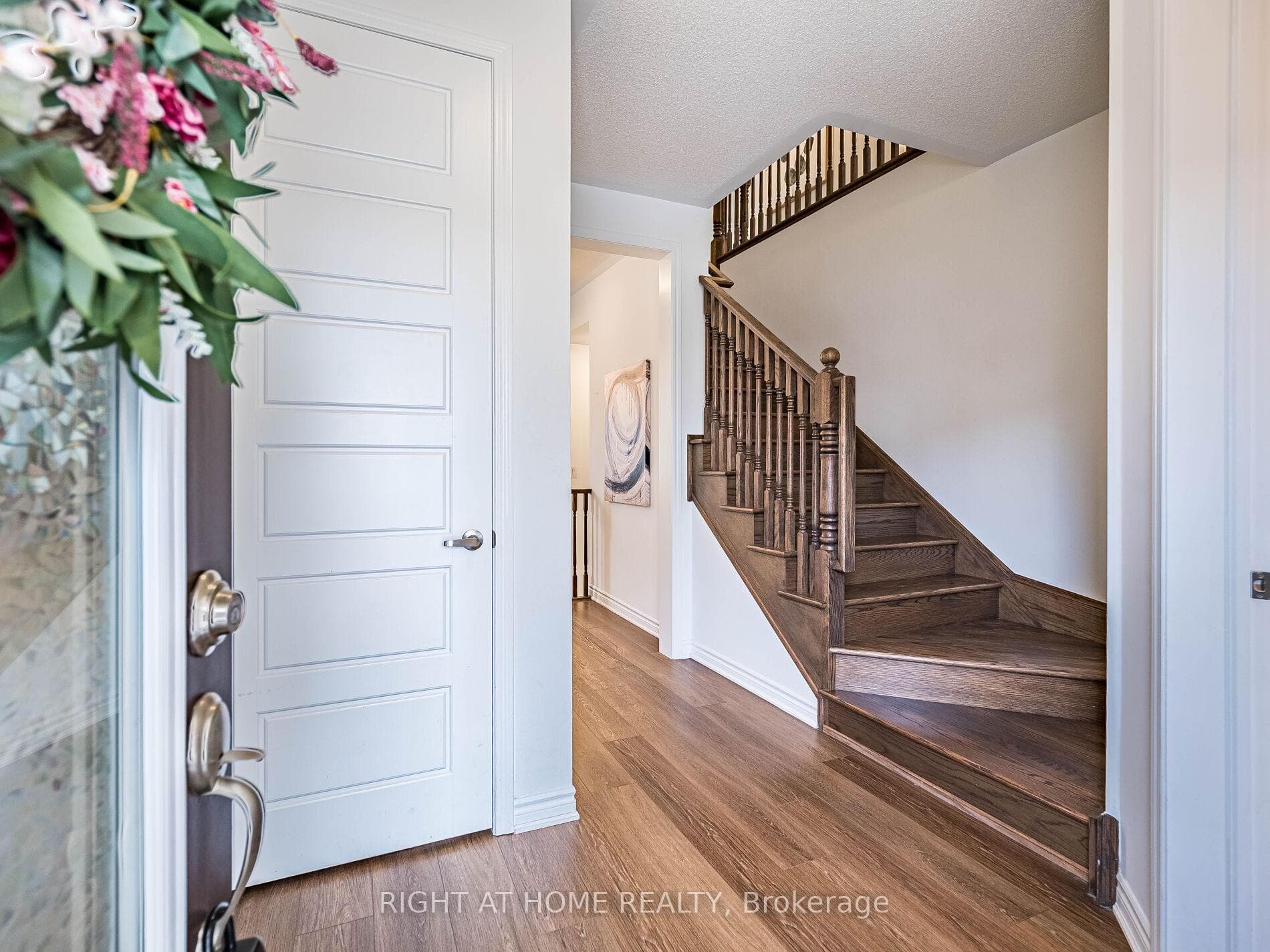 531 Bellflower Court photo 4