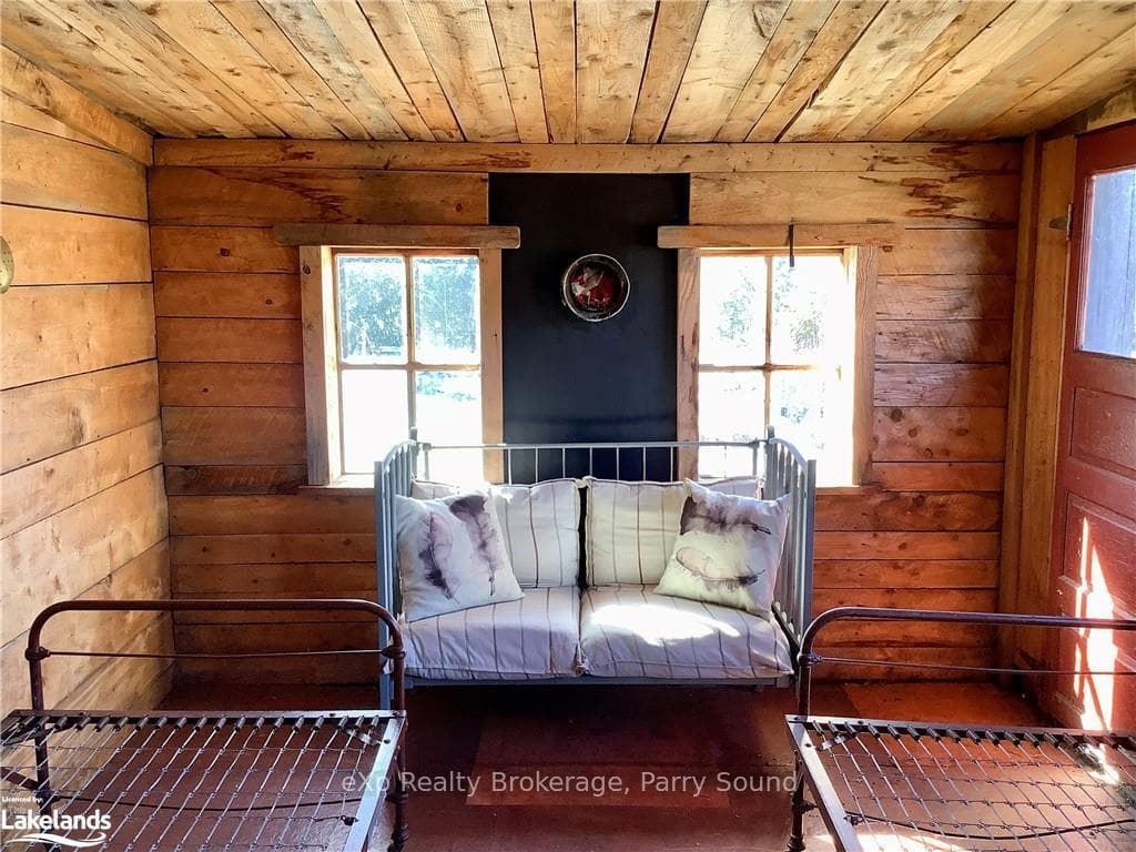 3-season versatile space