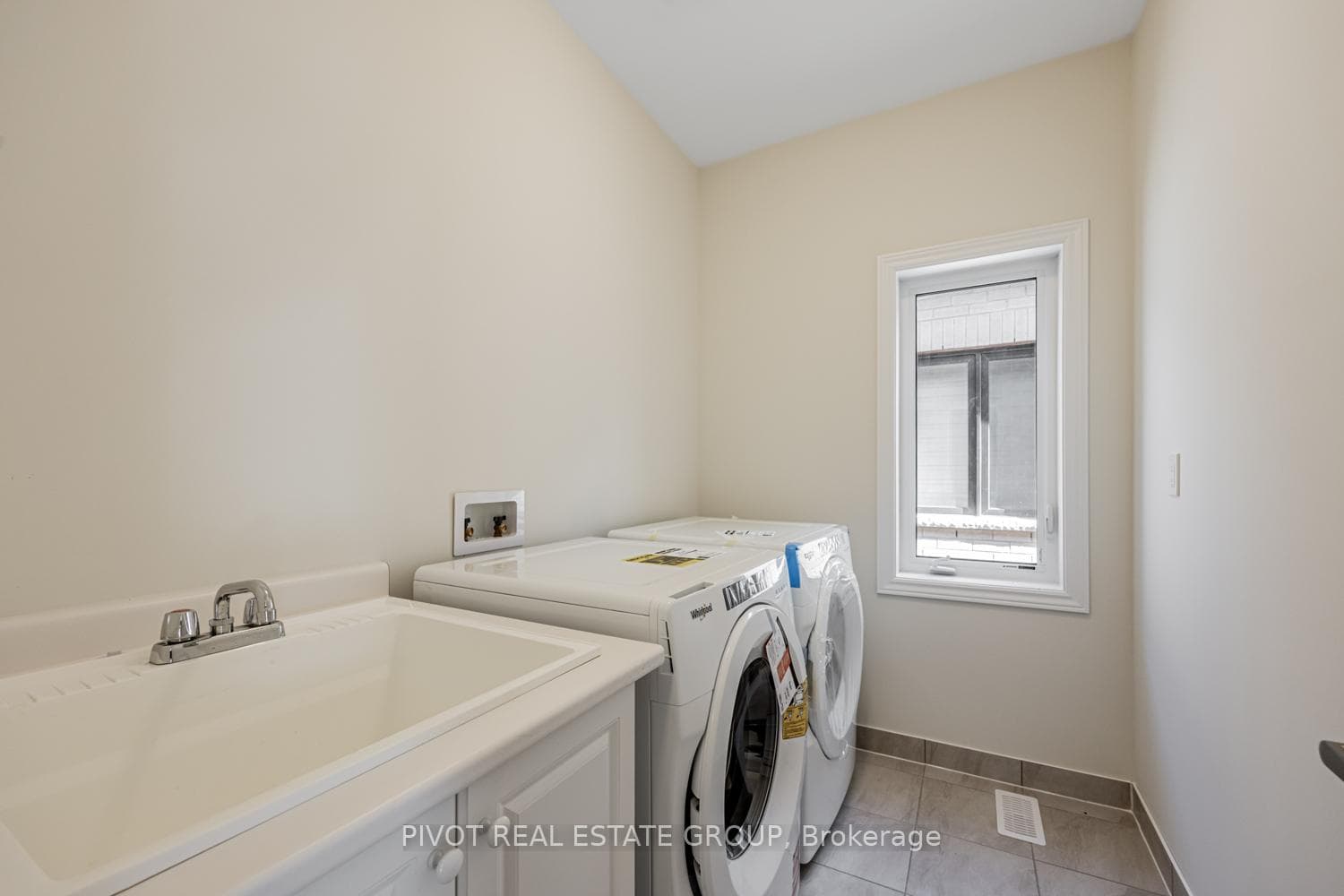 12 Waterfront Crescent photo 22