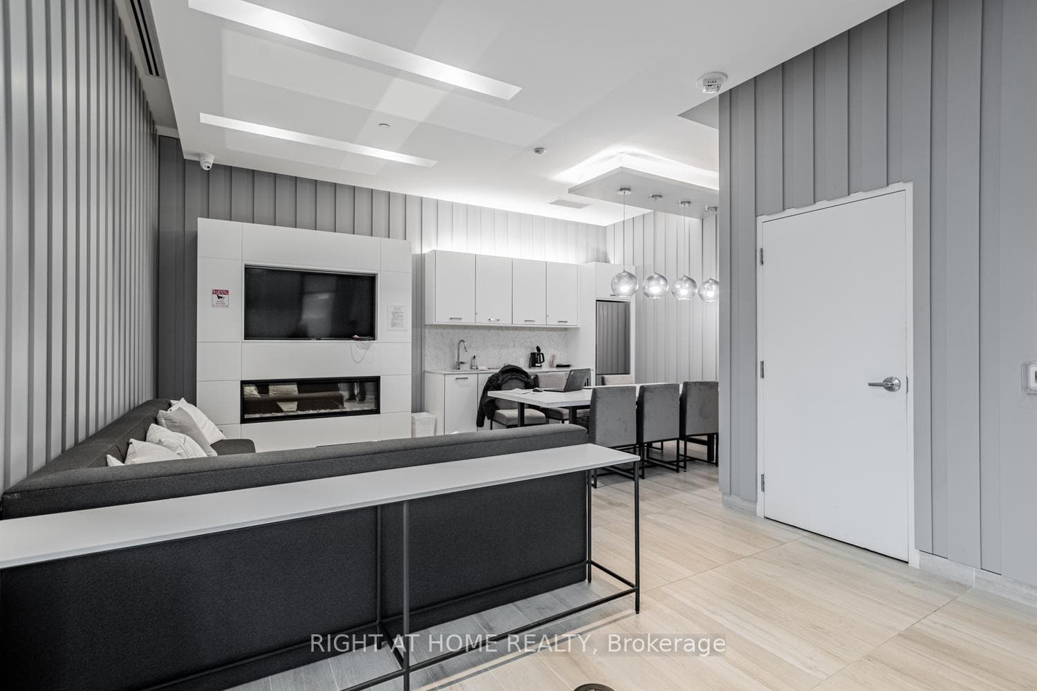 1630 Queen Street Unit 211 photo 10