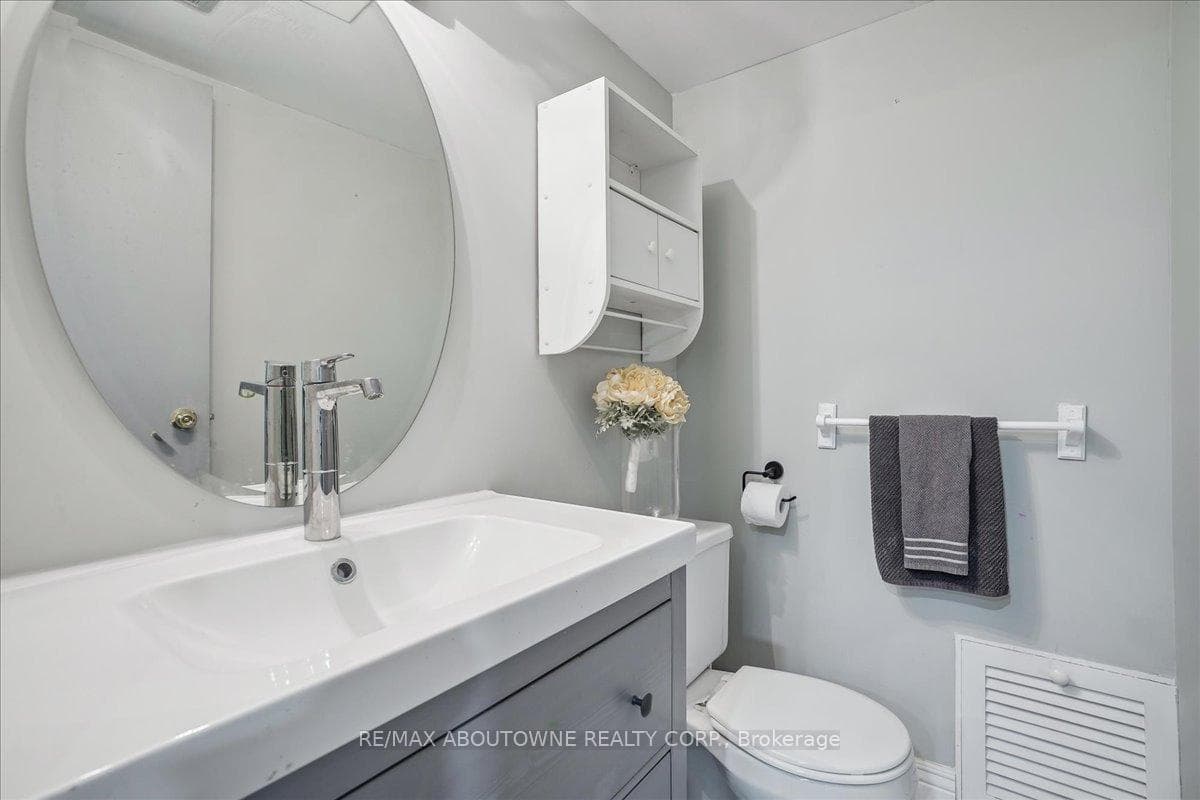1487 Epping Court photo 31