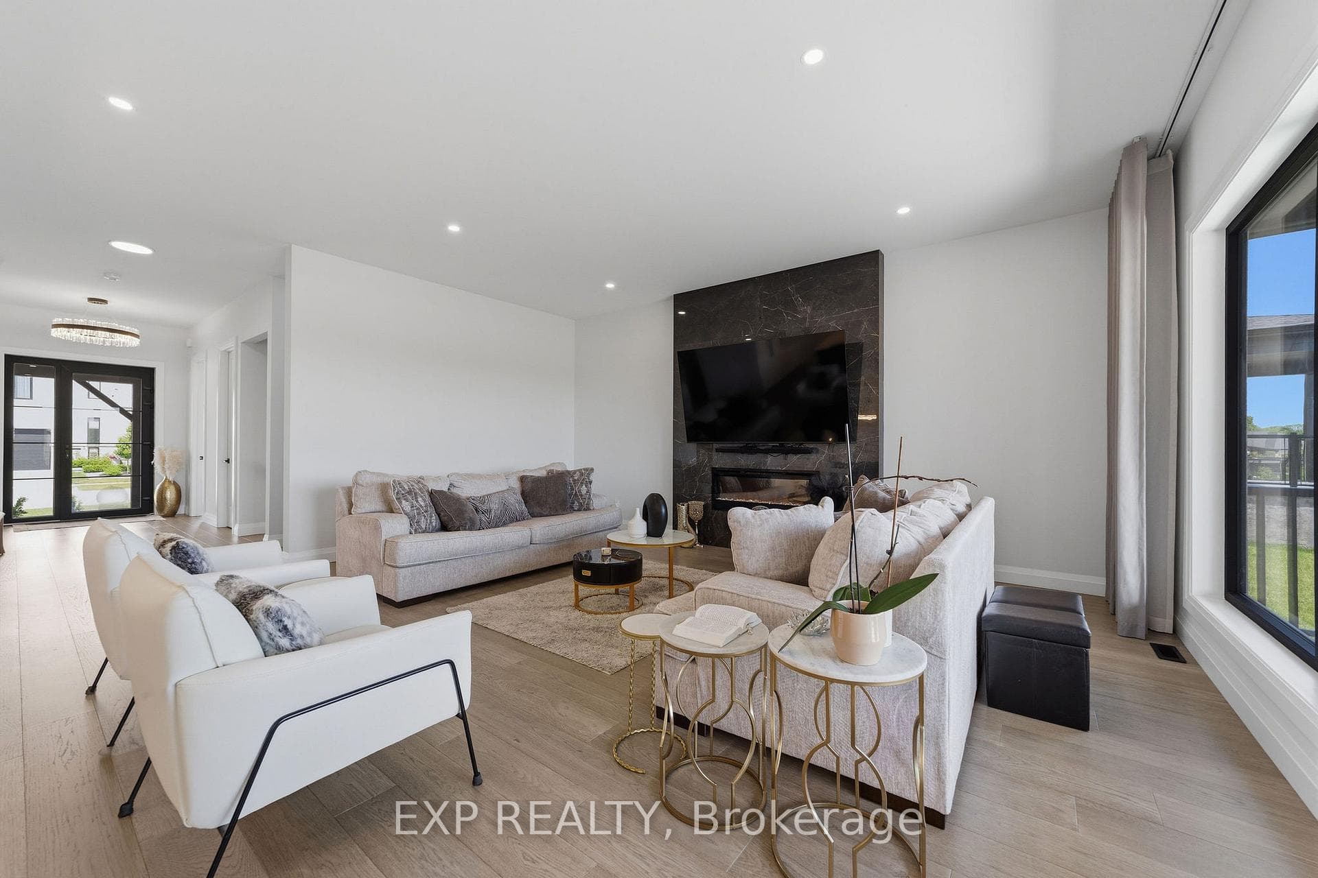 113 Edgewater Boulevard photo 9