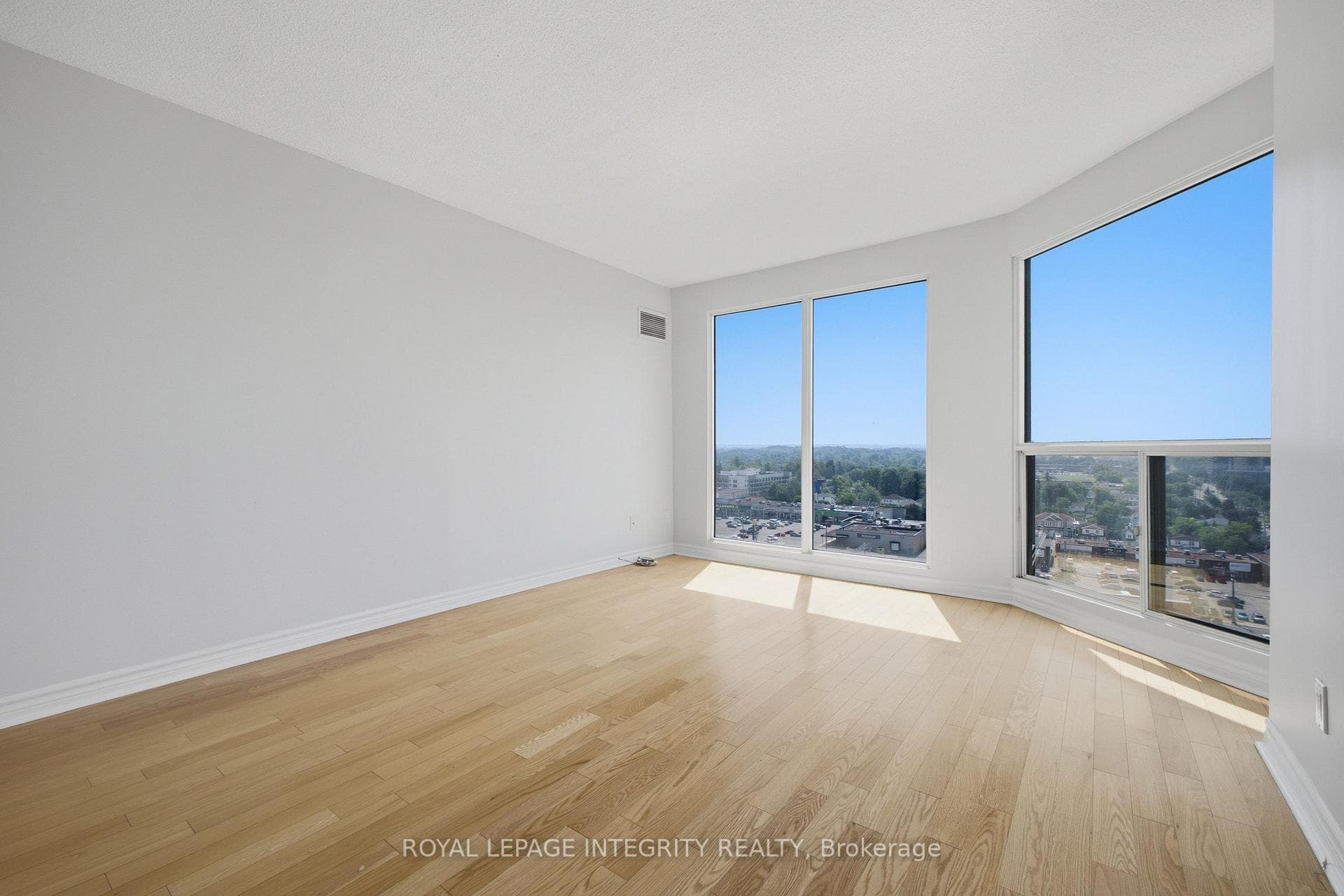 545 St Laurent Boulevard Unit 1207 photo 27