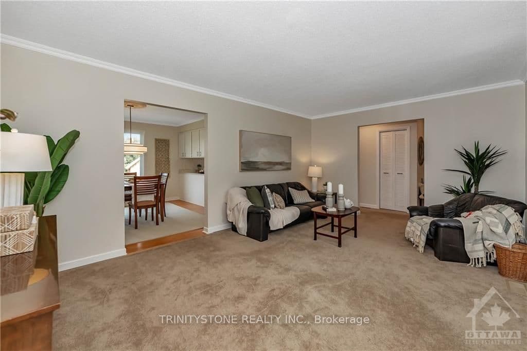 7169 FLEWELLYN Road photo 4