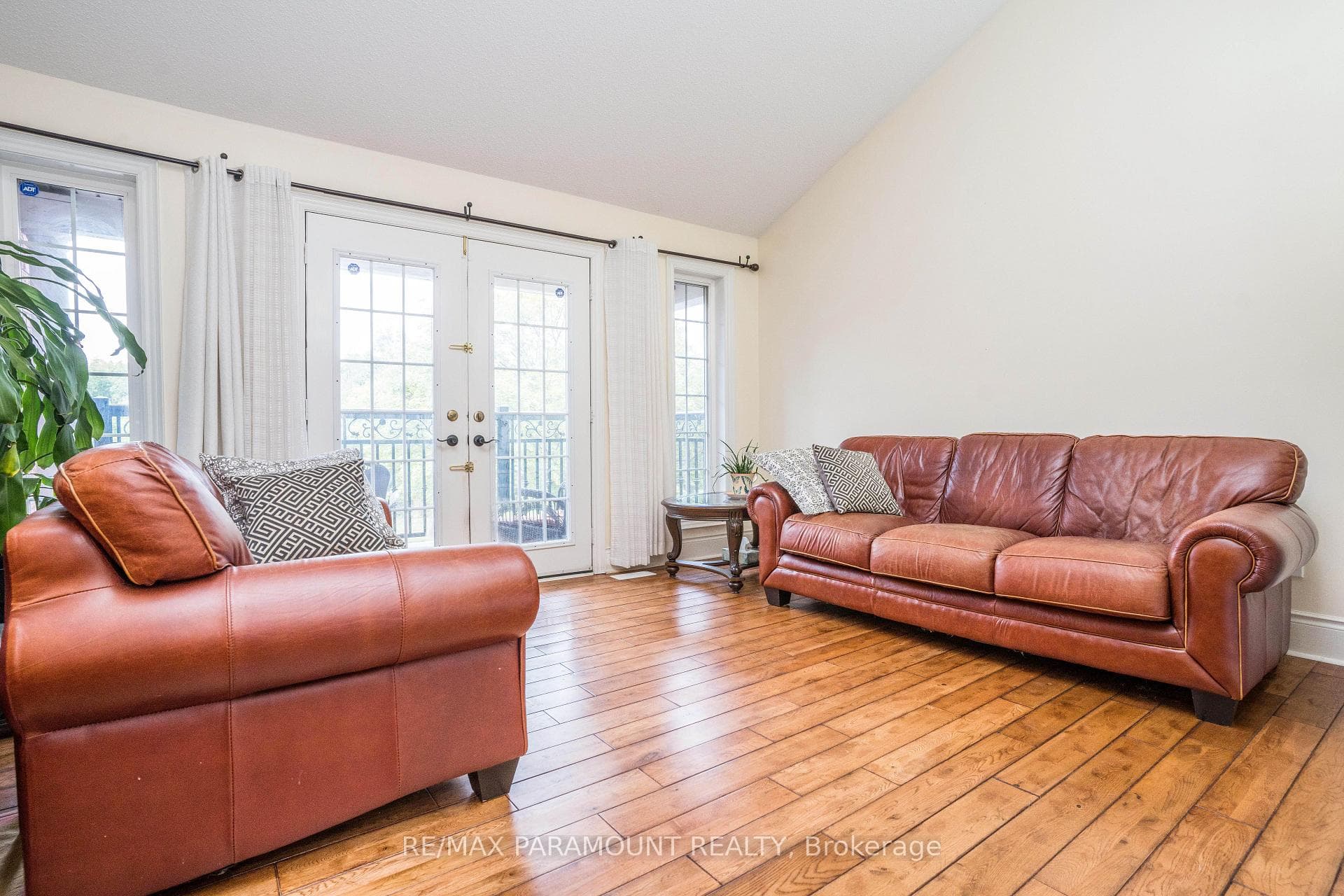 19 River Rock Crescent photo 5
