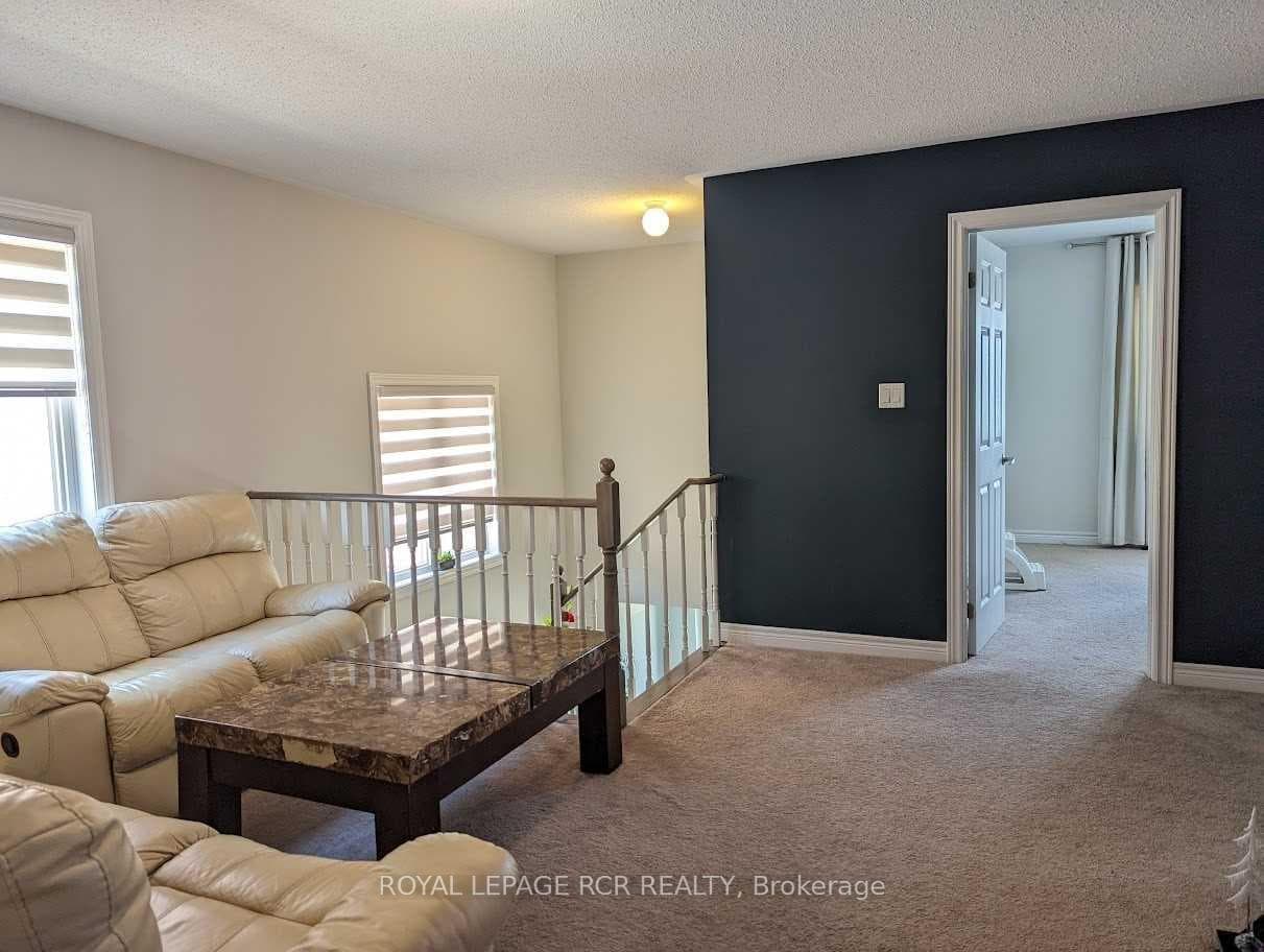 14 Atkinson Crescent photo 12