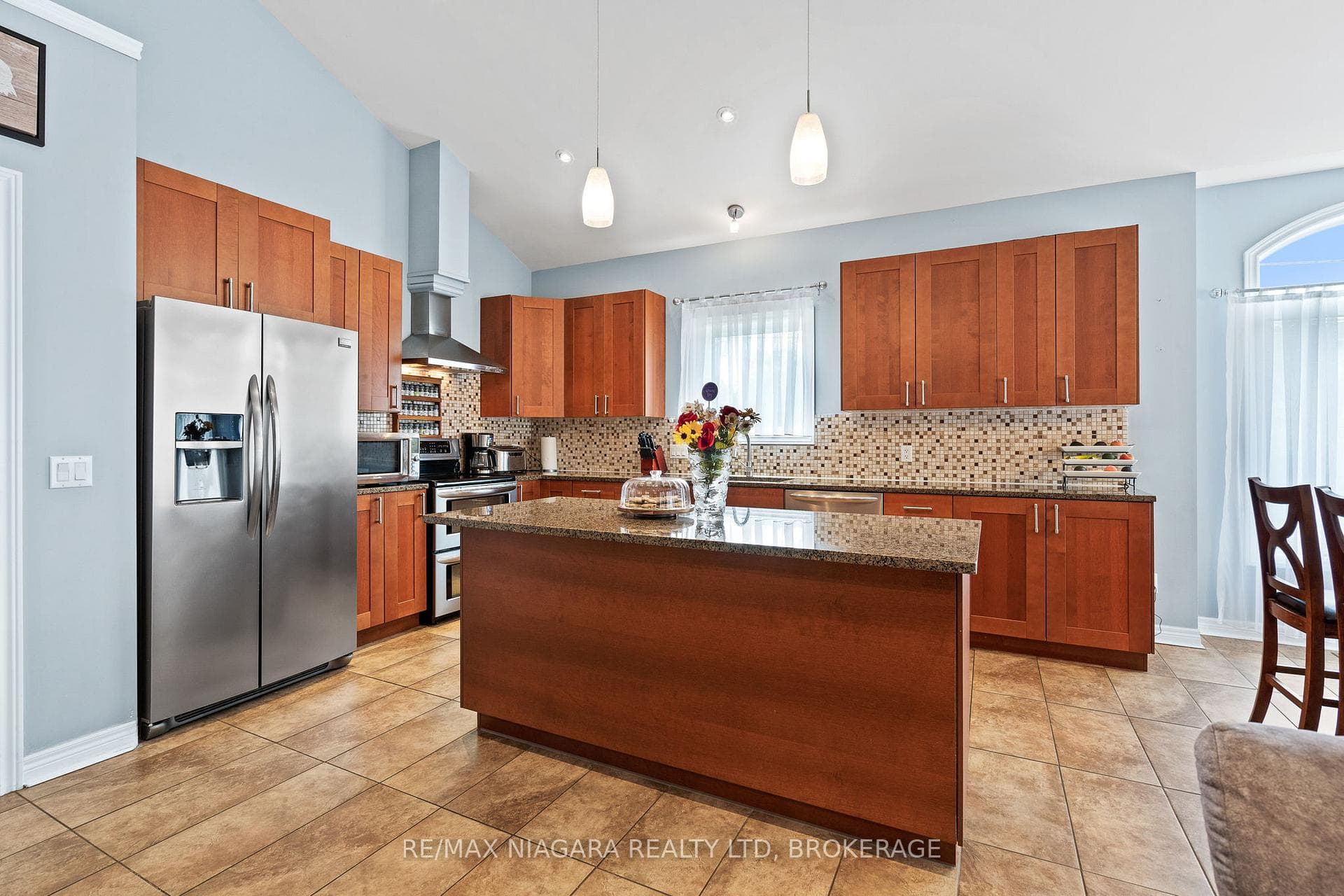 255 Lakeshore Road photo 7