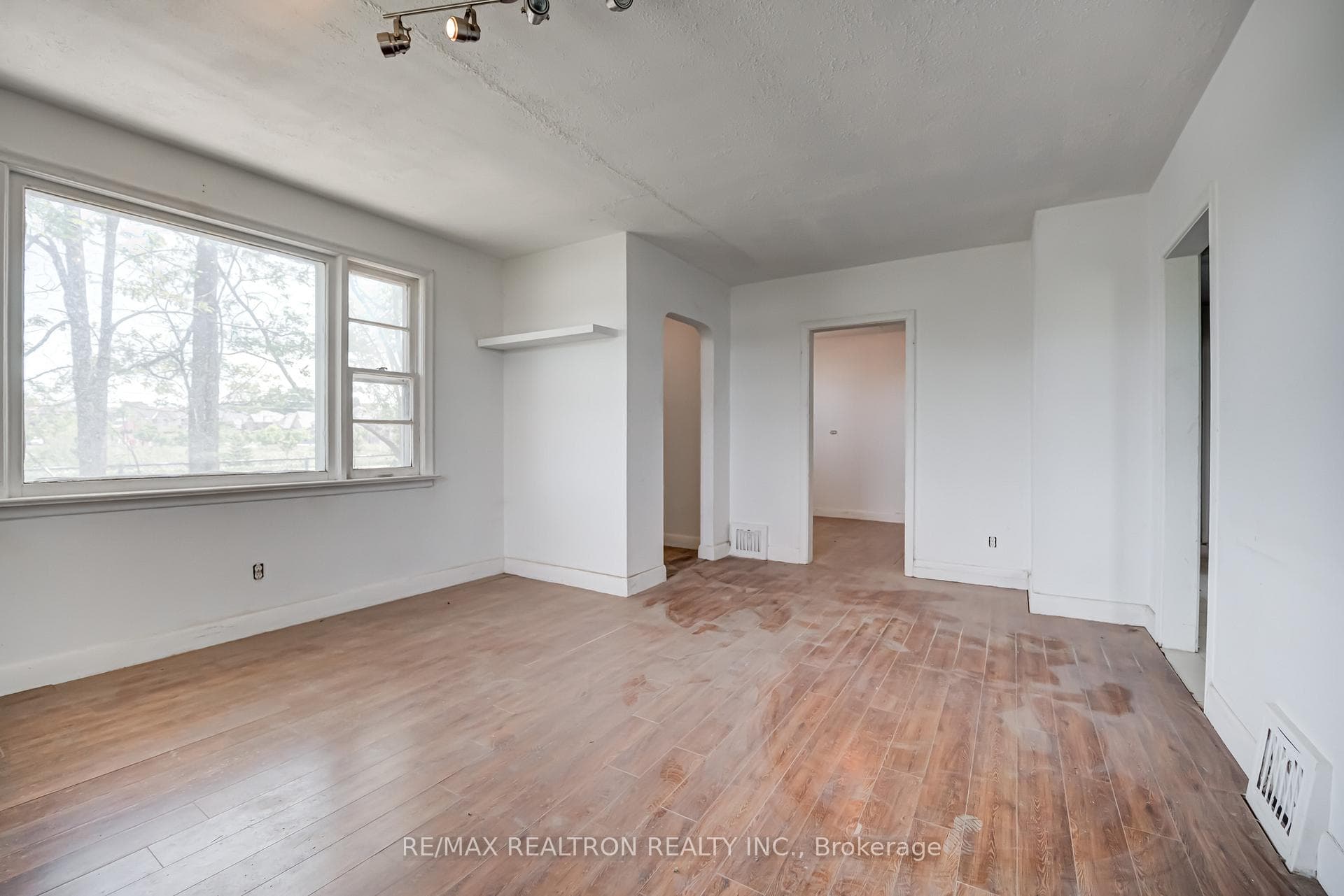 17440 Bathurst Street photo 21