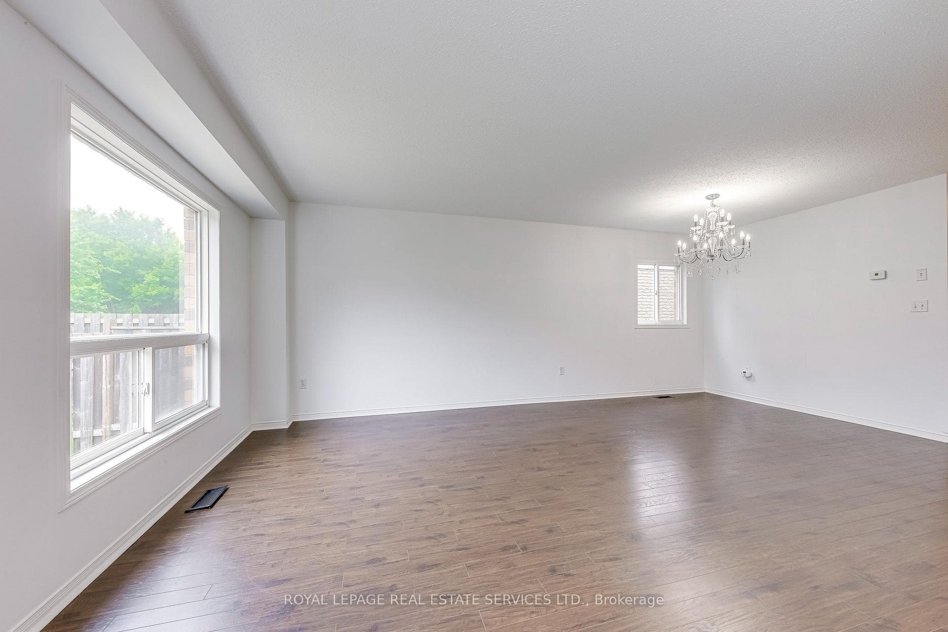 31 EUGENE Drive photo 9