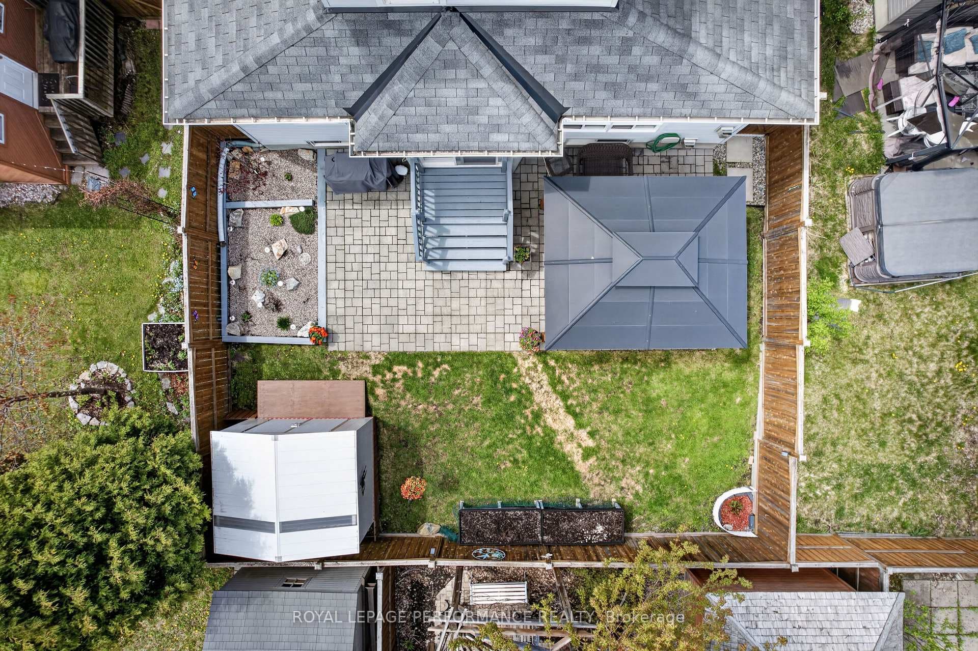 112 Jade Street photo 45