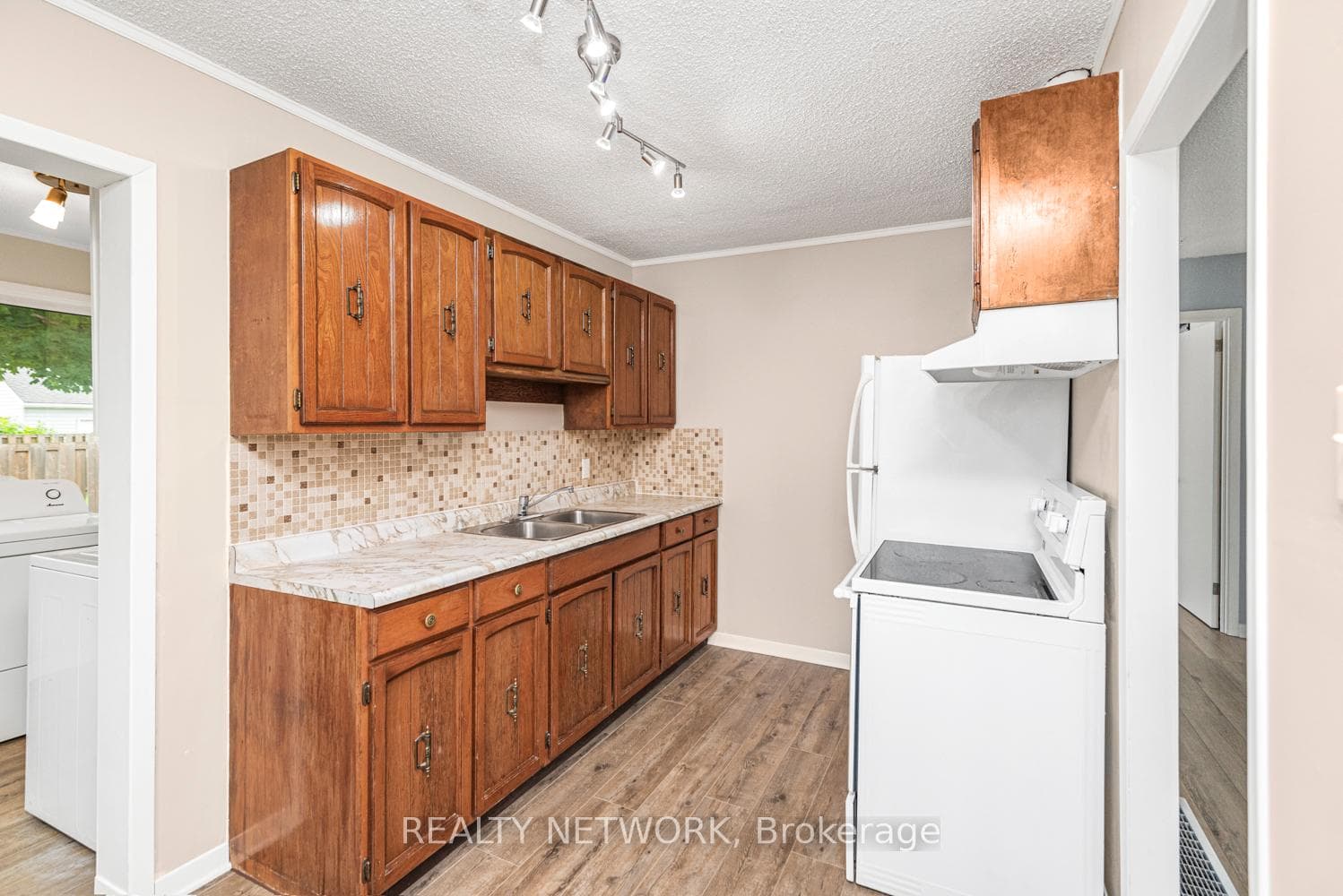 168 Berryman Avenue photo 11