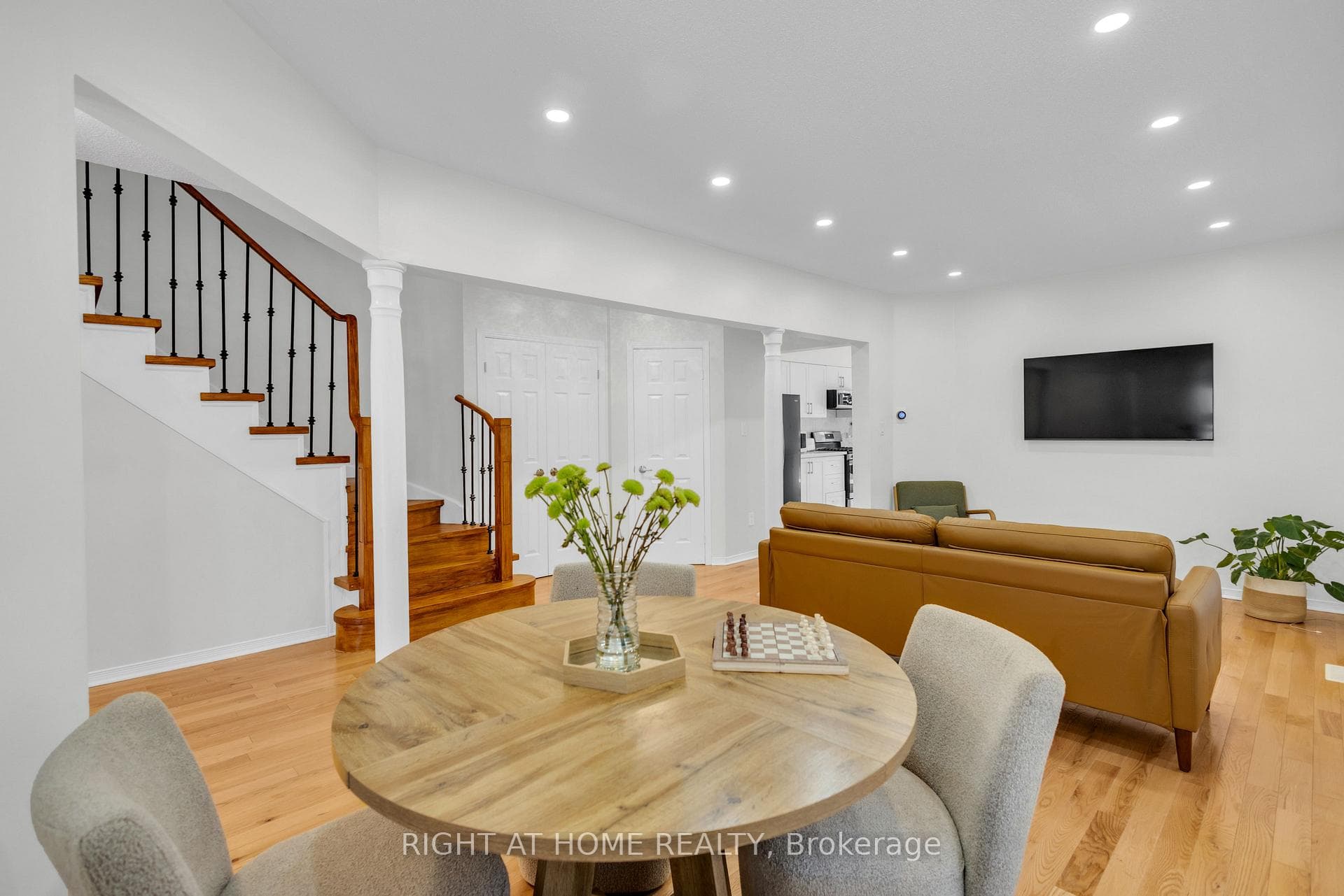 2029 Westmount Drive photo 7