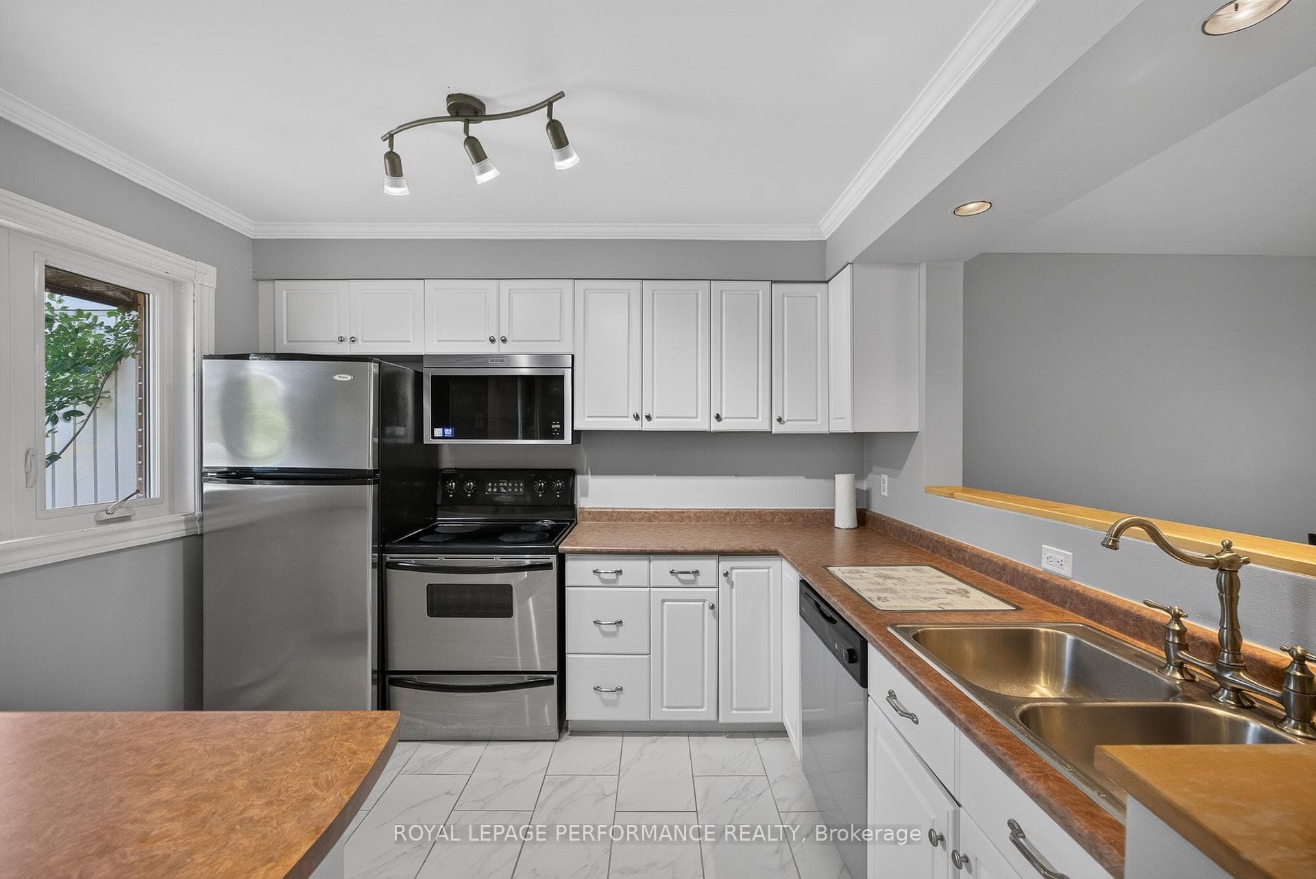 1304 Alness Court Unit 16 photo 13