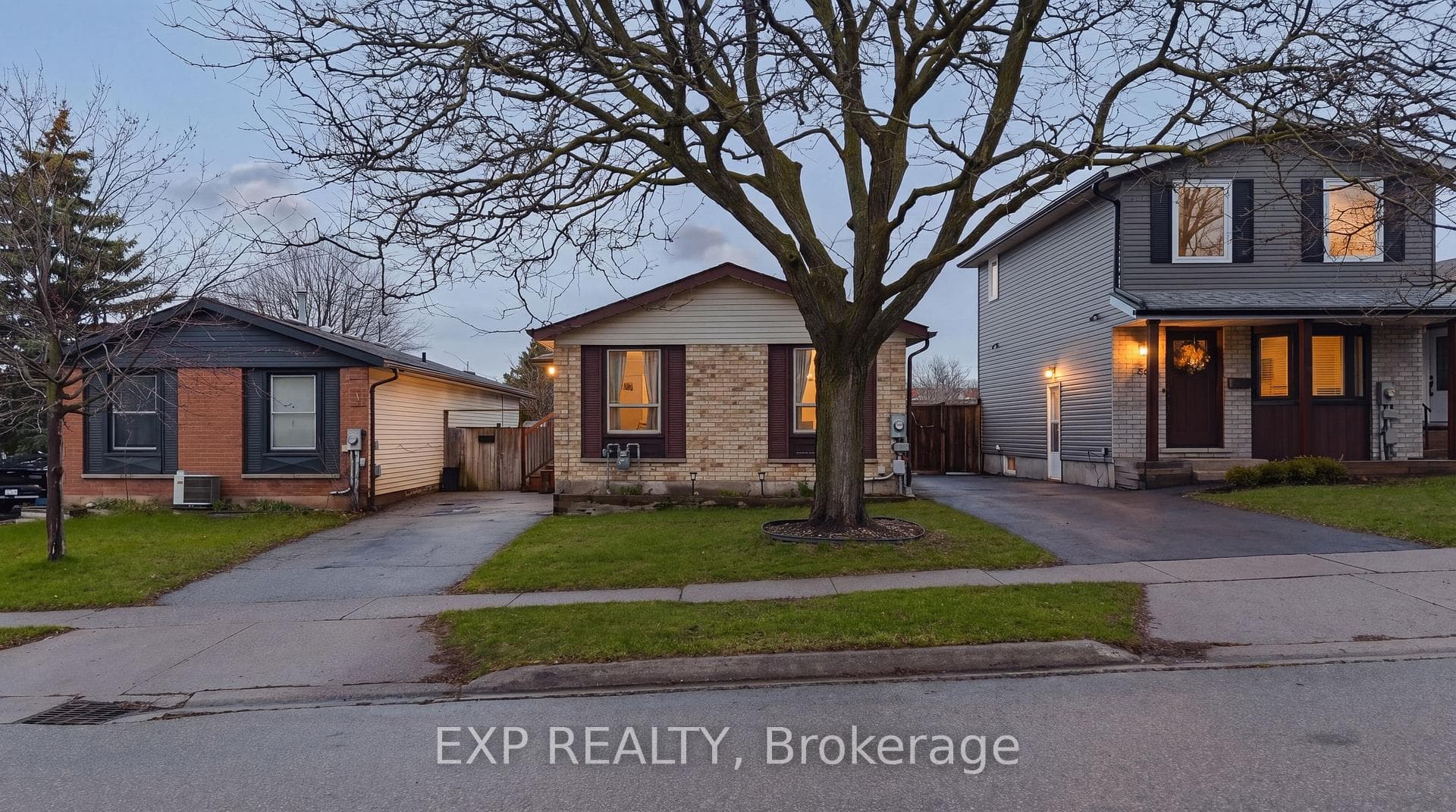 160 Carter Crescent photo 3
