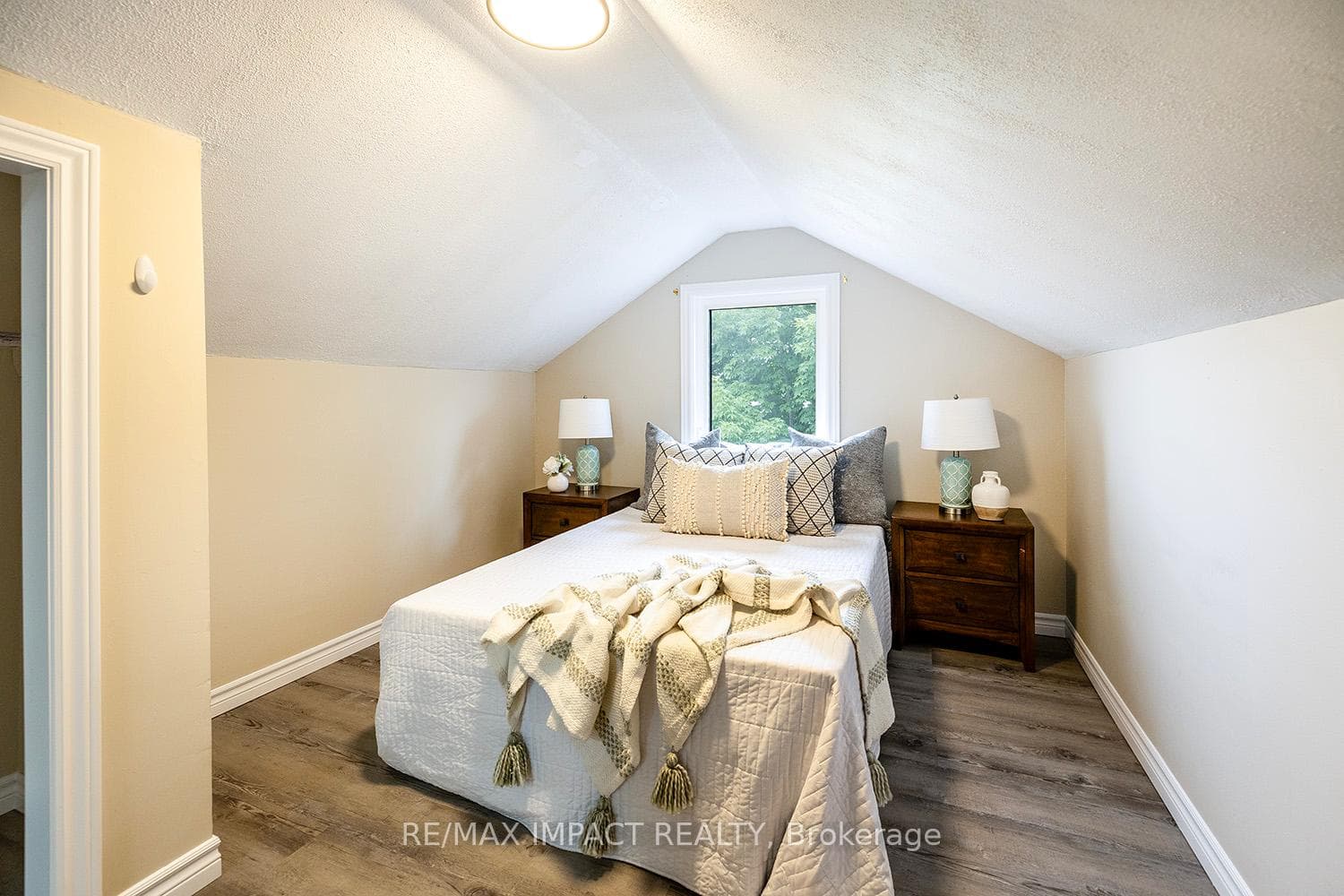 62 Needham Street photo 16