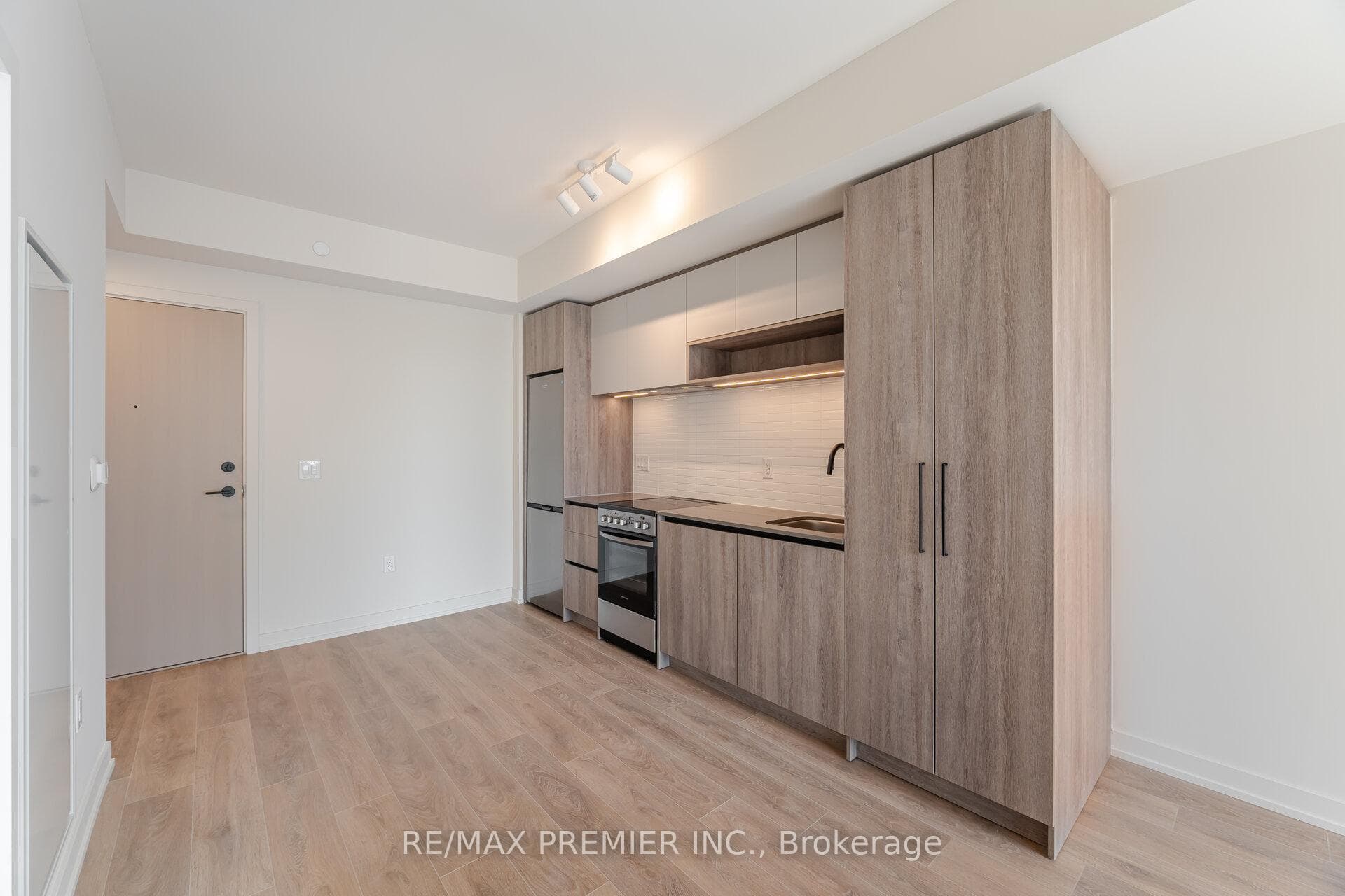 181 Sterling Road Unit 708 photo 6