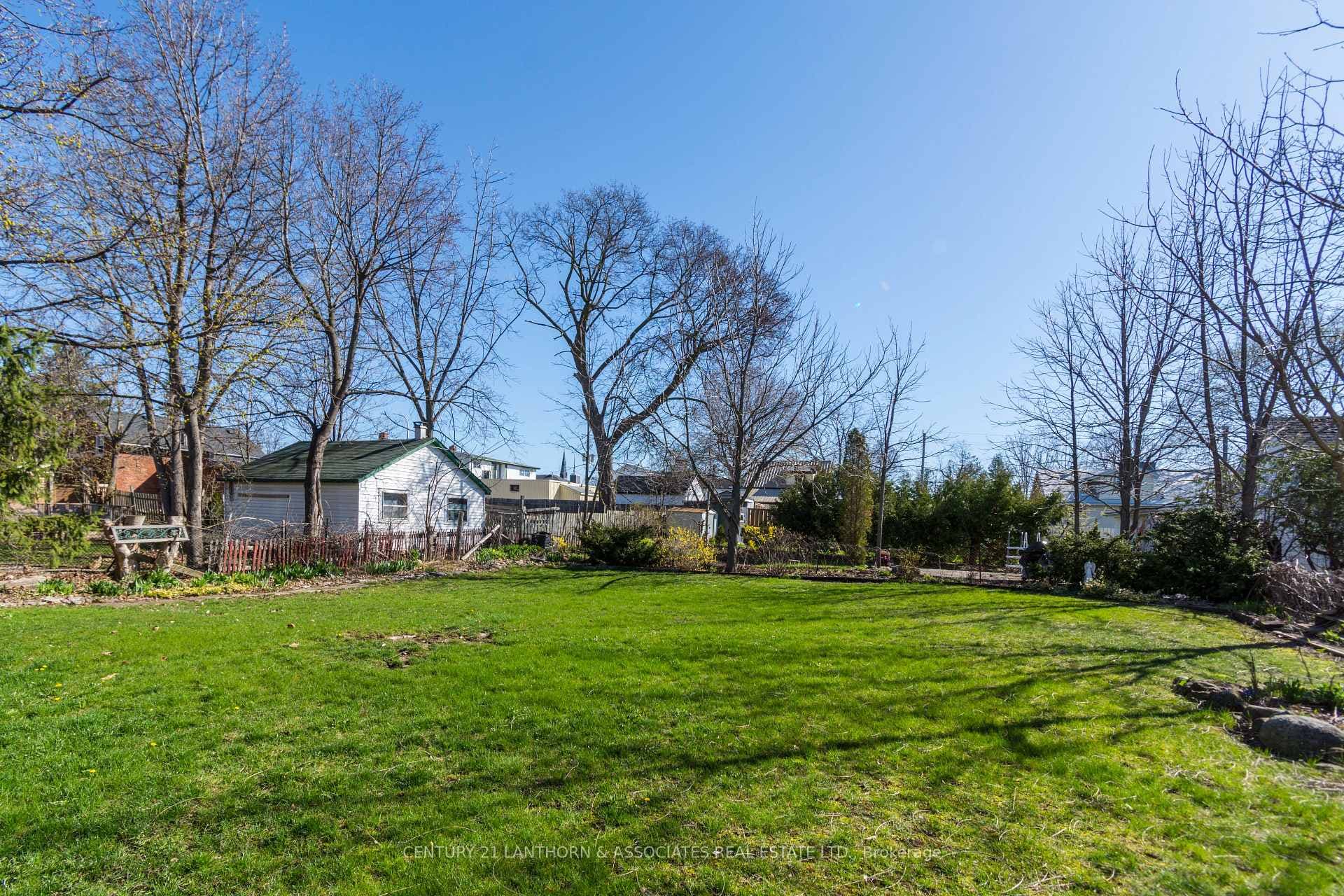 275 Dufferin Avenue photo 27