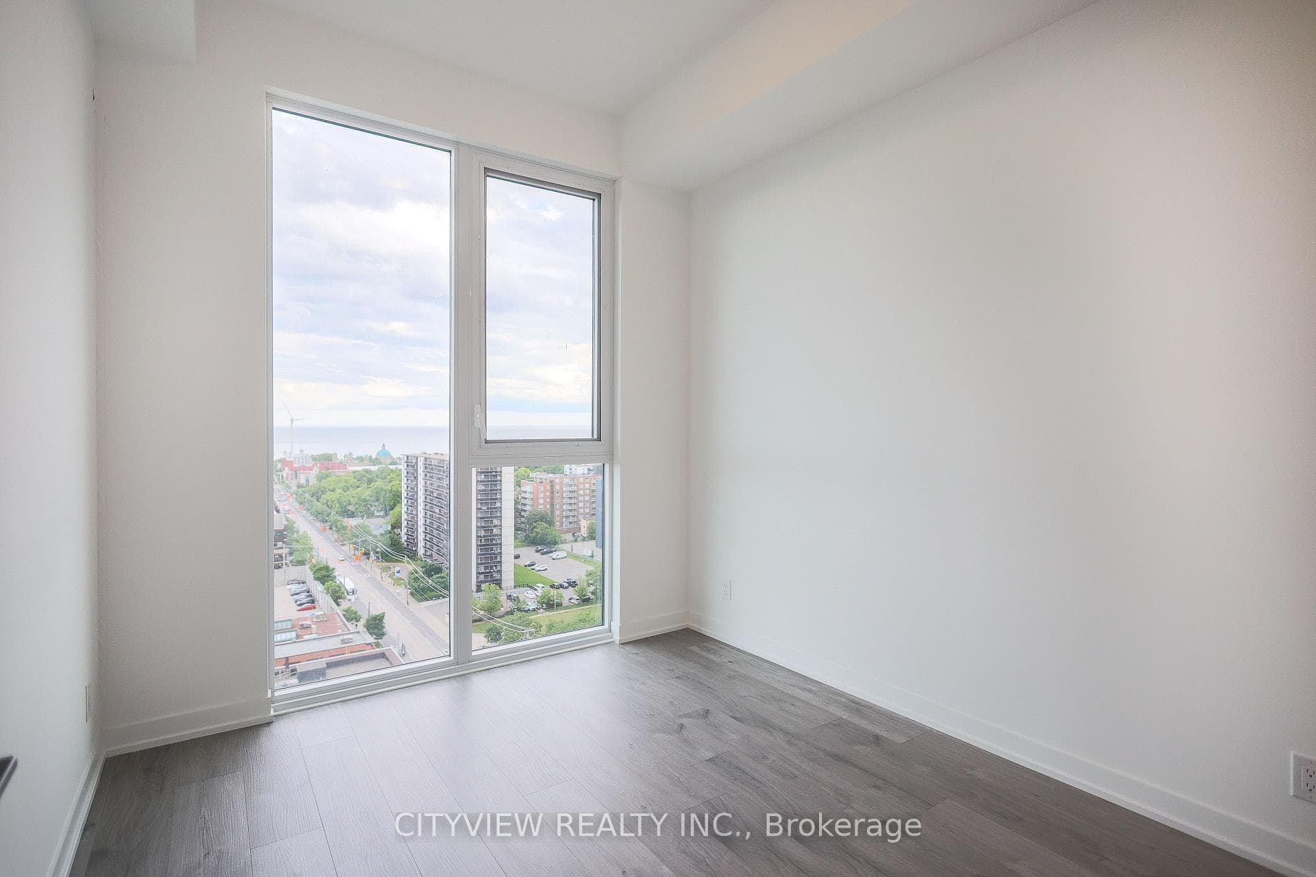 285 Dufferin Street Unit 1402 photo 14