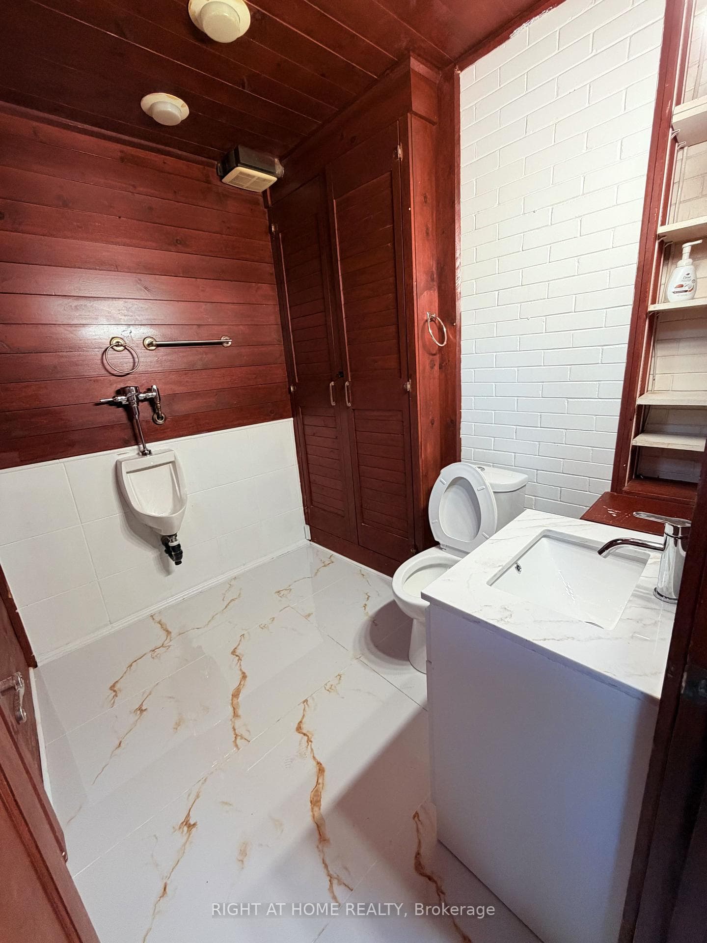 223 Queen Street photo 12