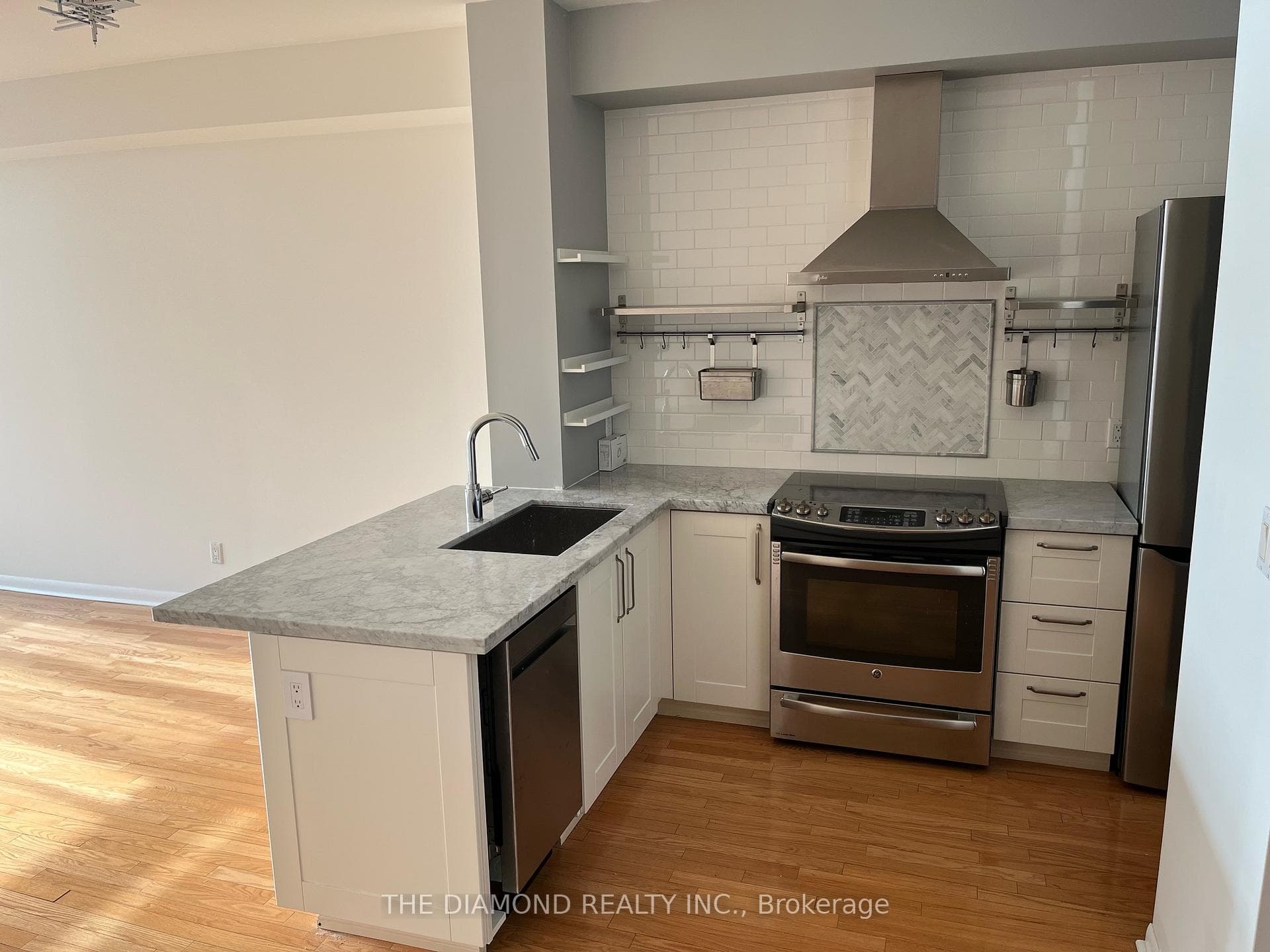 3391 Bloor Street Unit 407 photo 5