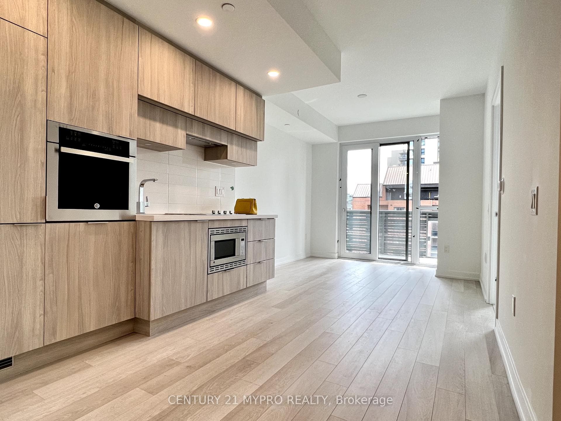 39 Roehampton Avenue Unit 702 photo 5