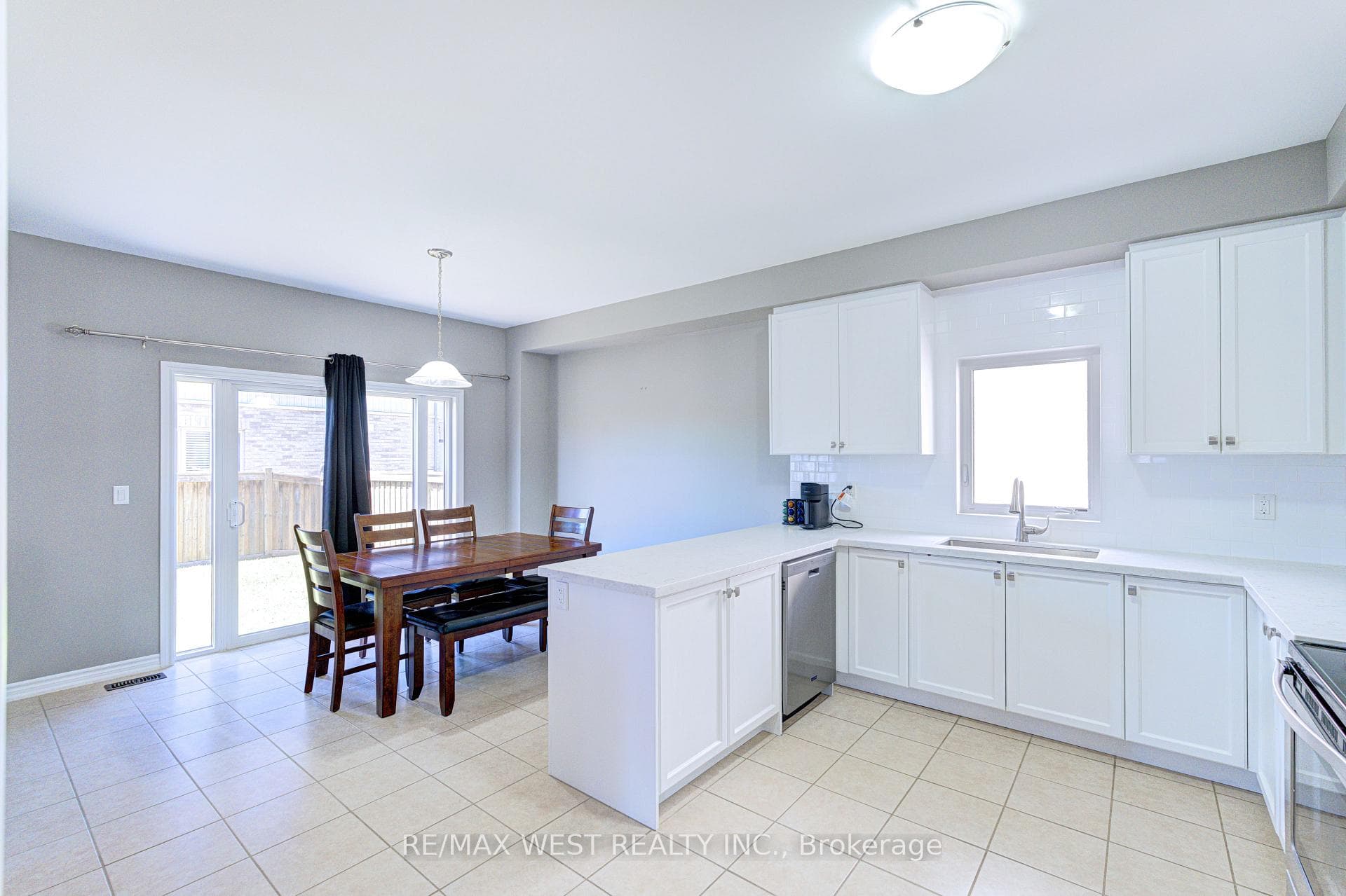 108 Decarolis Crescent photo 26