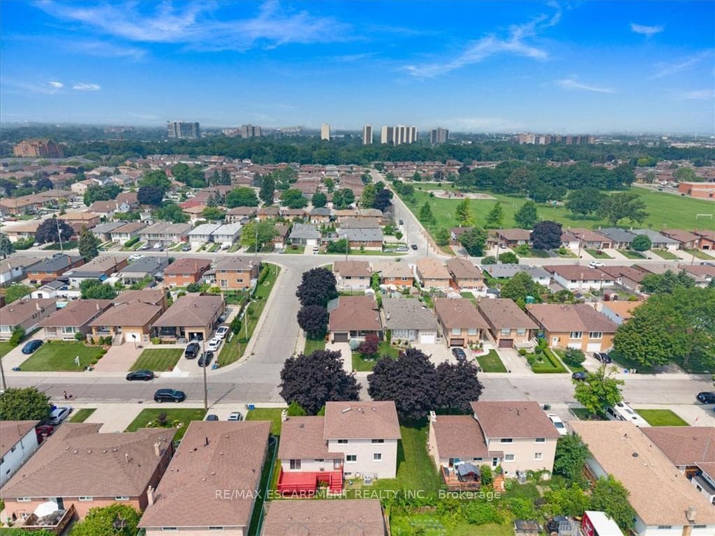 345 BERKINDALE Drive photo 36