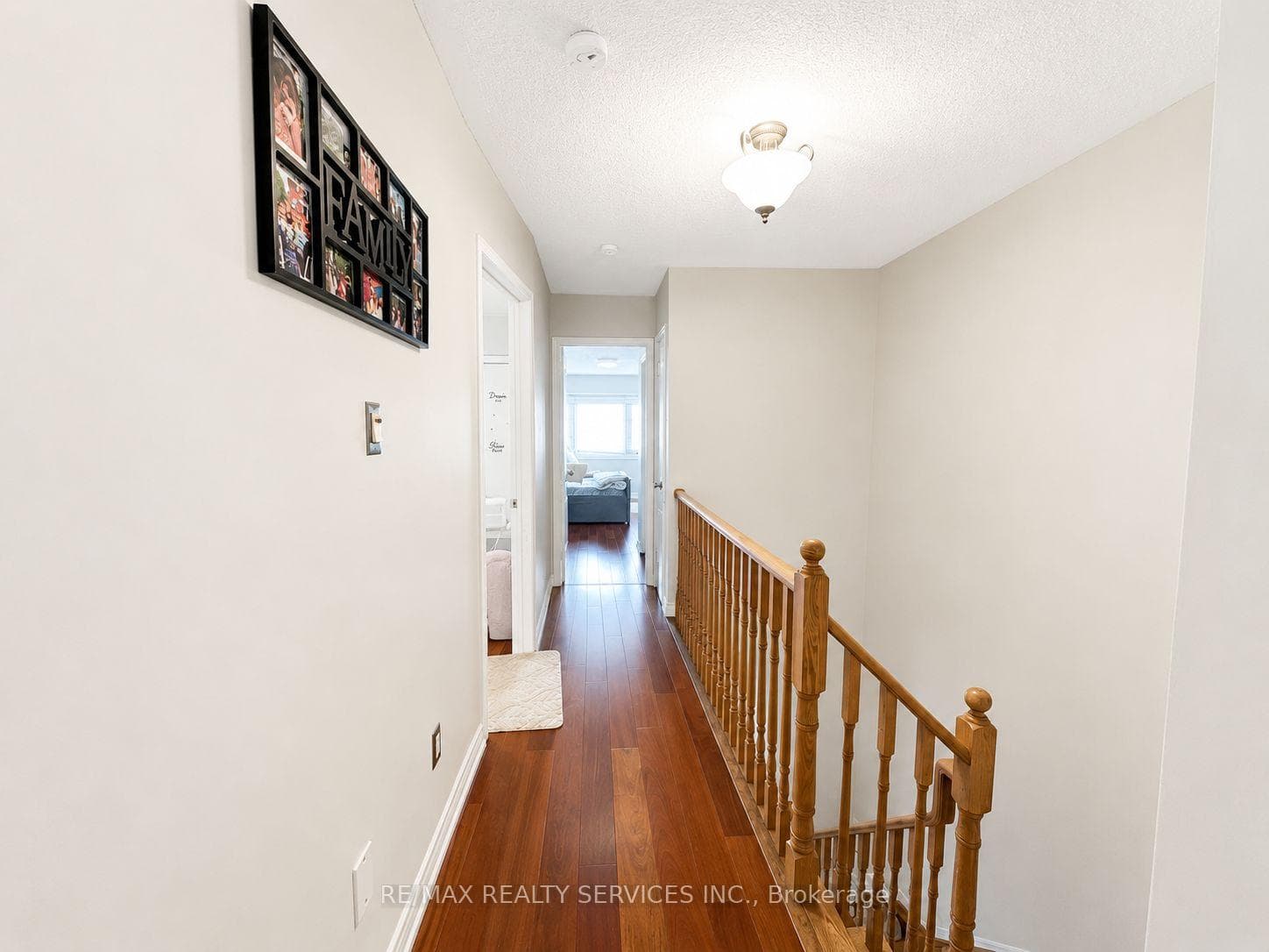 6897 Bansbridge Crescent photo 7