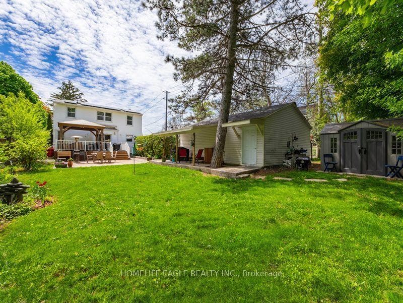 261 Richmond Street photo 24