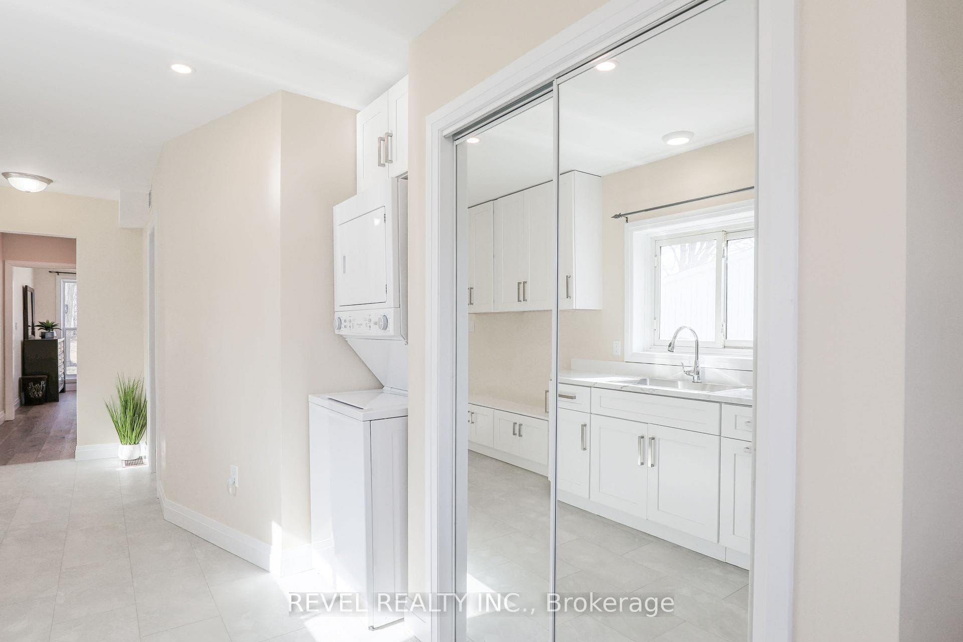 75 Adelaide Street photo 23