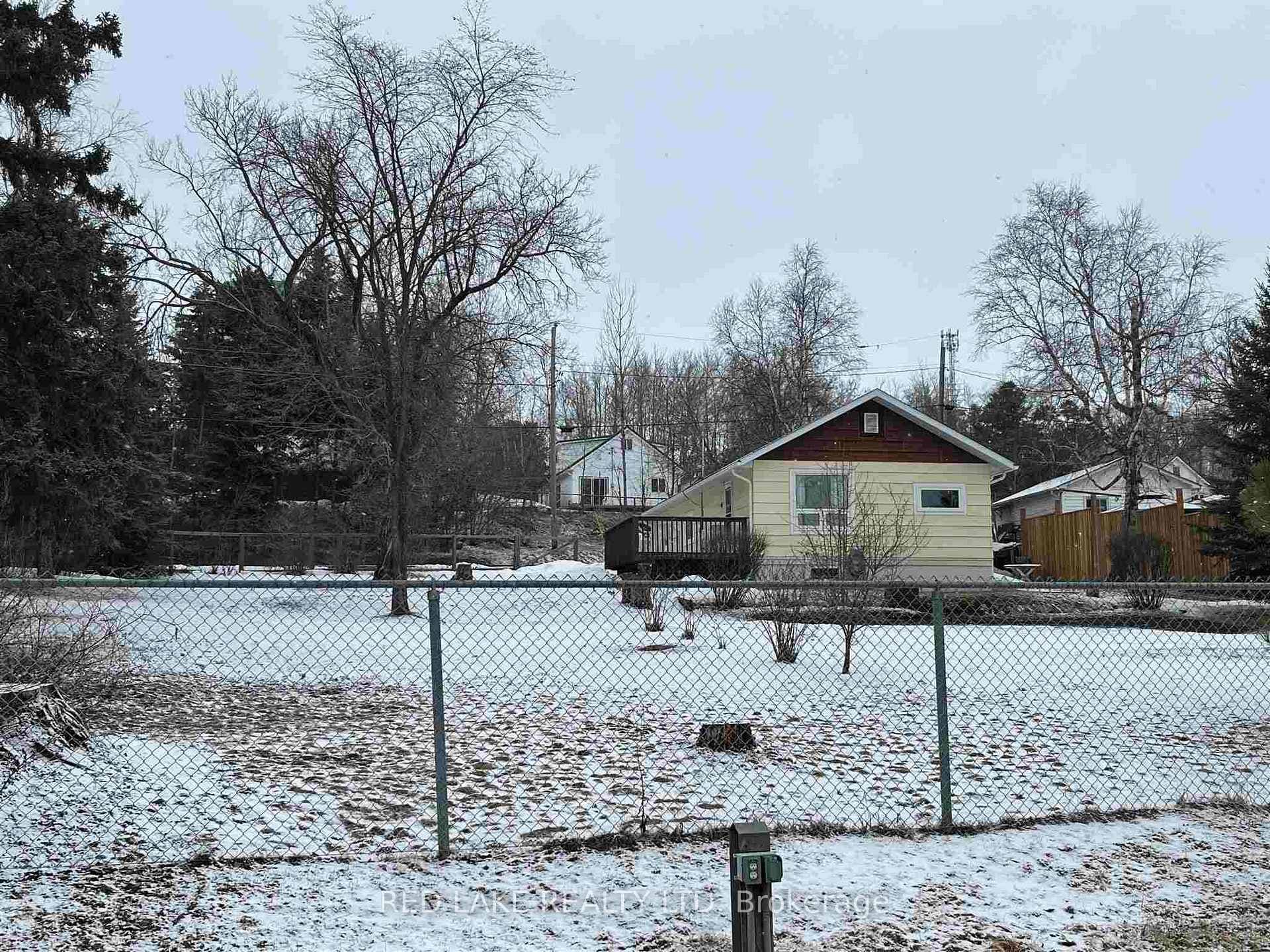 4 Kenora Road photo 2
