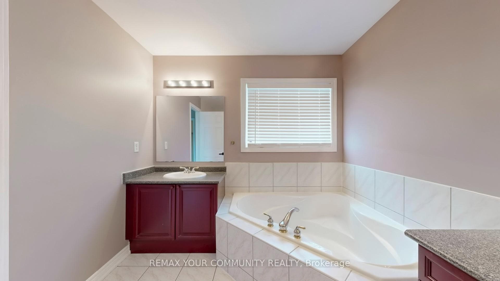8 Westacott Avenue photo 21