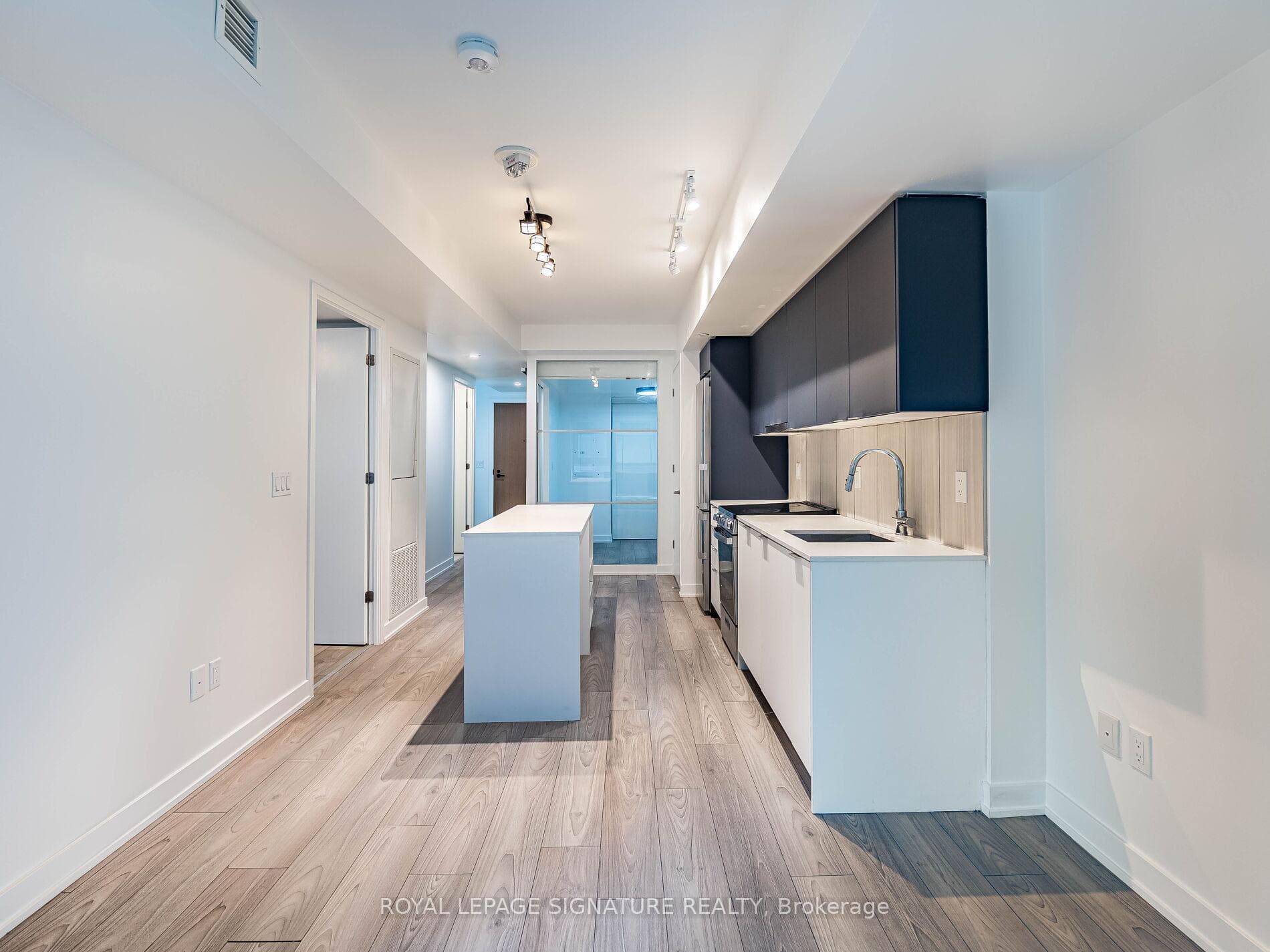 8 Tippett Road Unit 525 photo 19