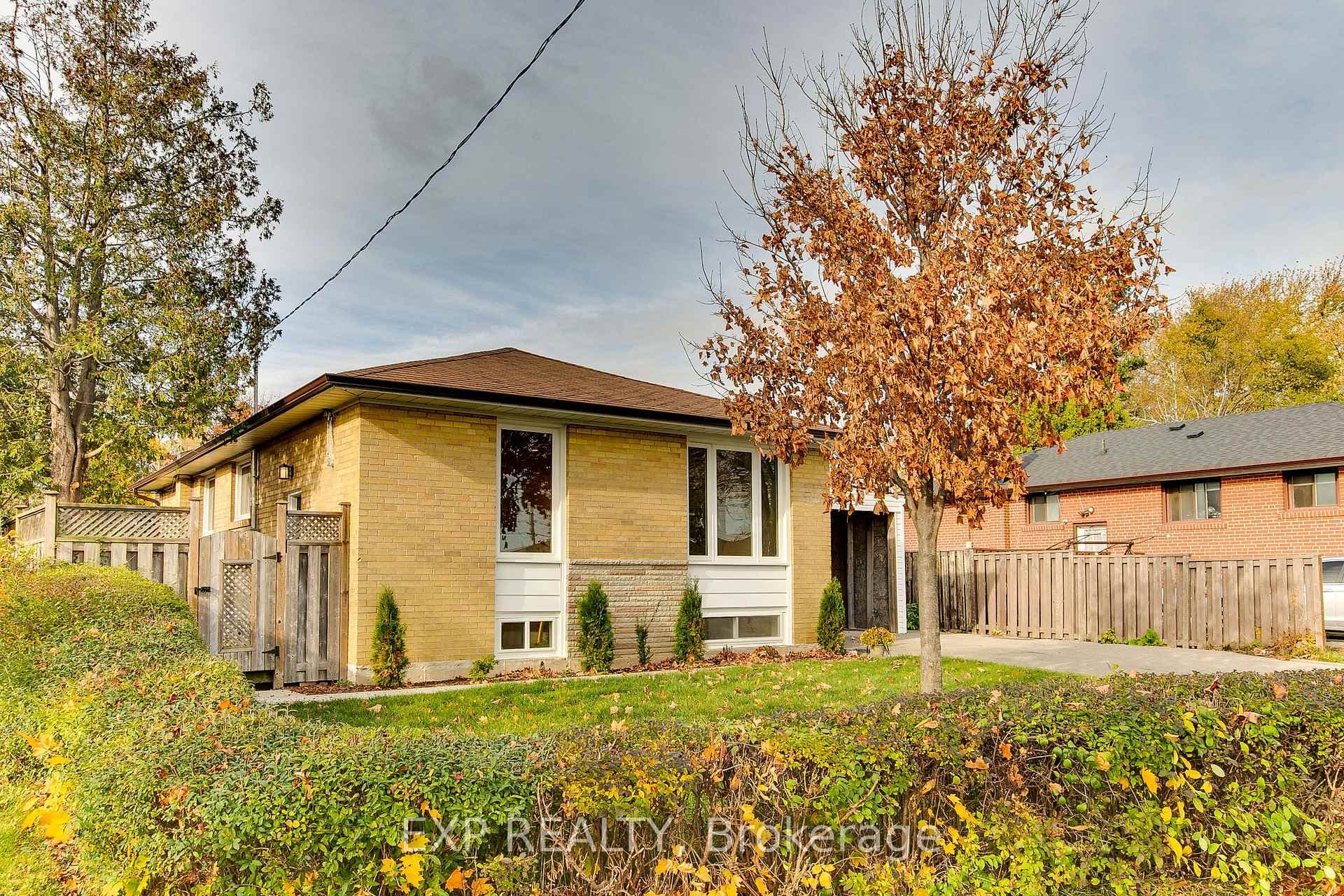 16 Stephenfrank Road Unit Main photo 1