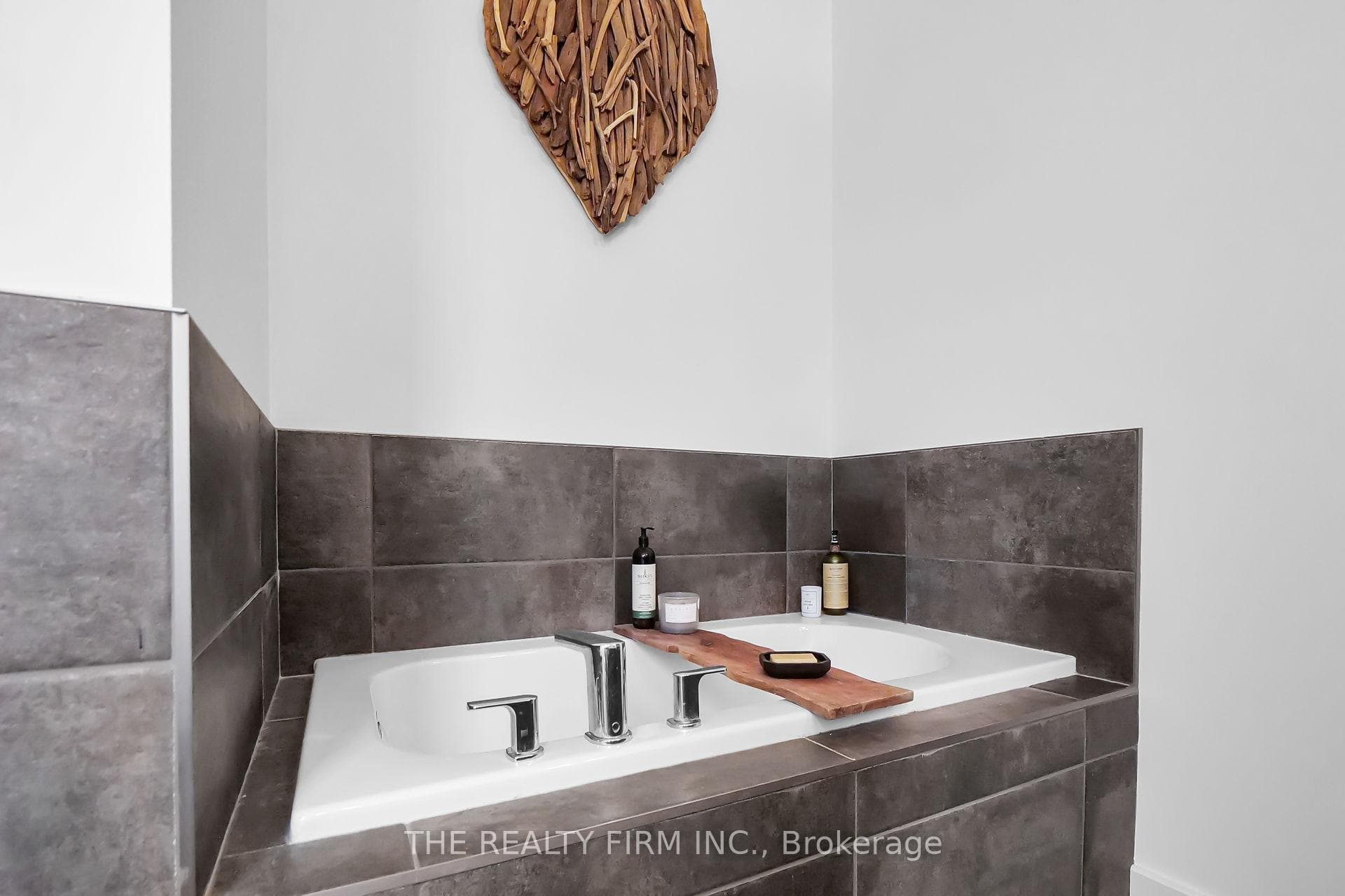 246 Snyders Avenue photo 17