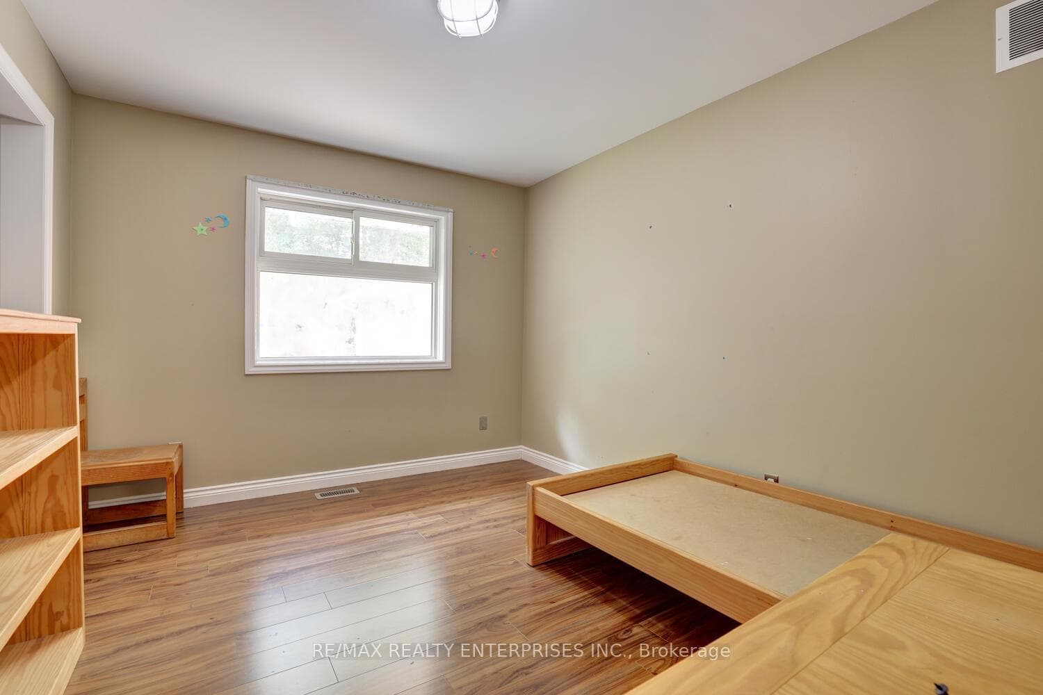 1751 Queen Street photo 17