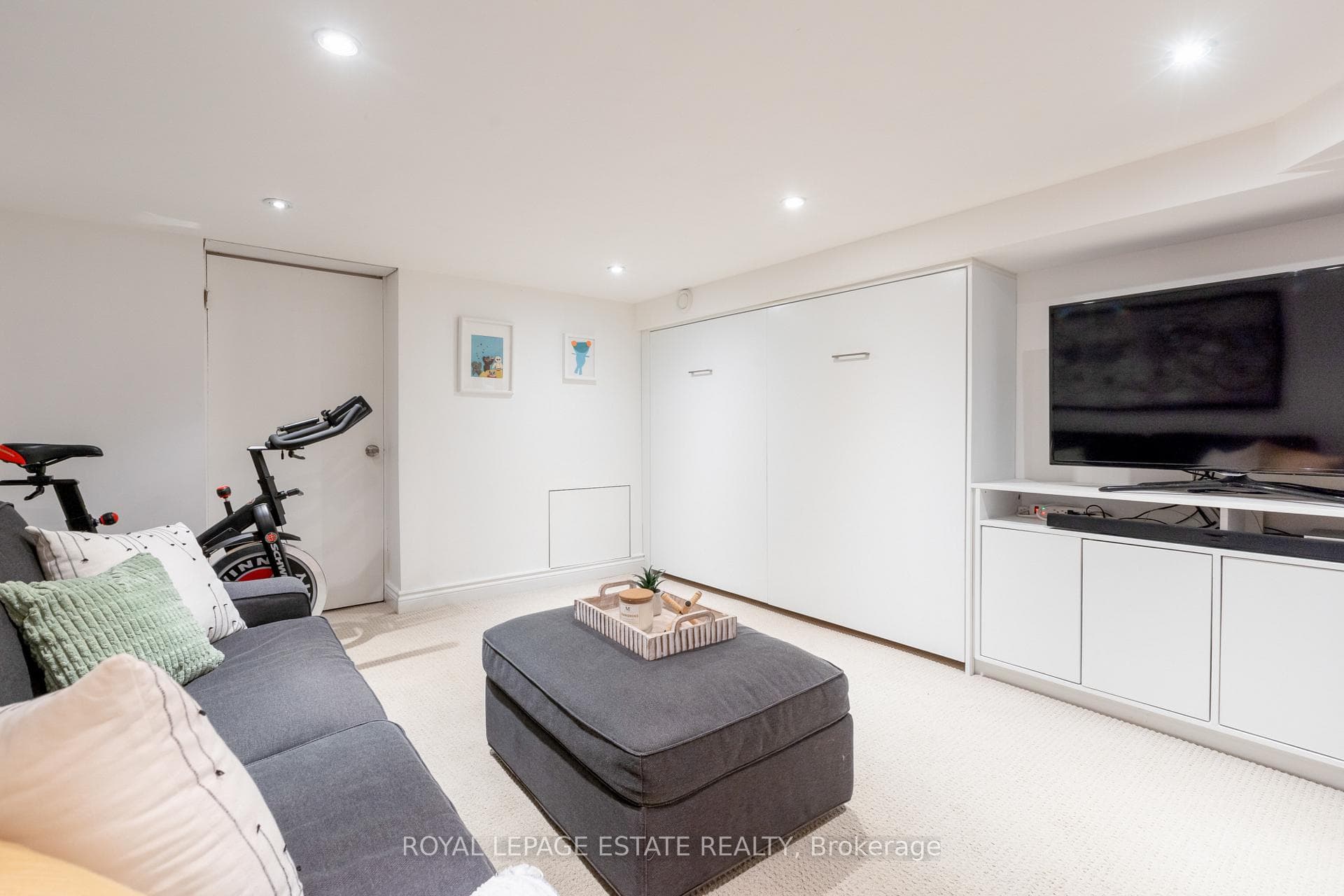 82 Dagmar Avenue photo 35