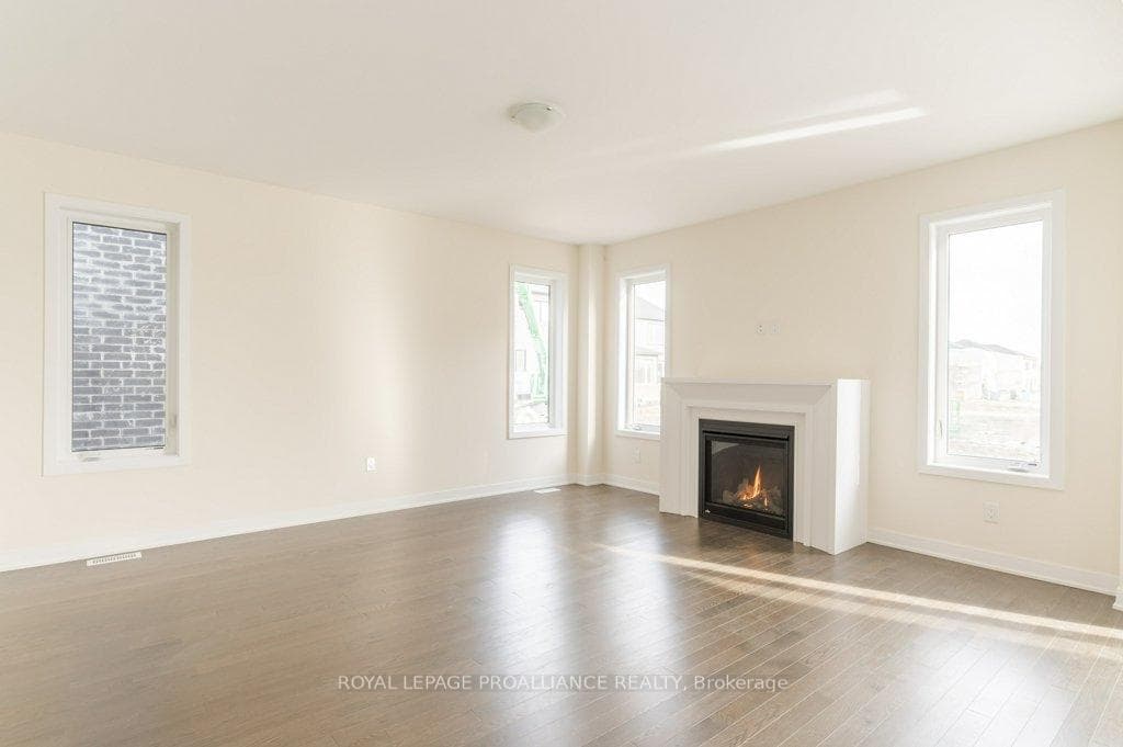 233 Flavelle Way photo 16