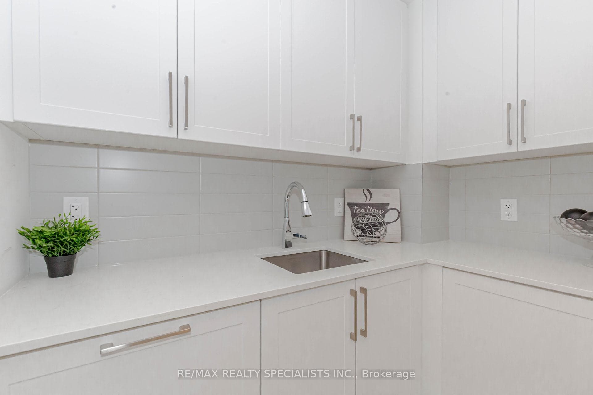 2450 Old Bronte Road Unit 519 photo 14