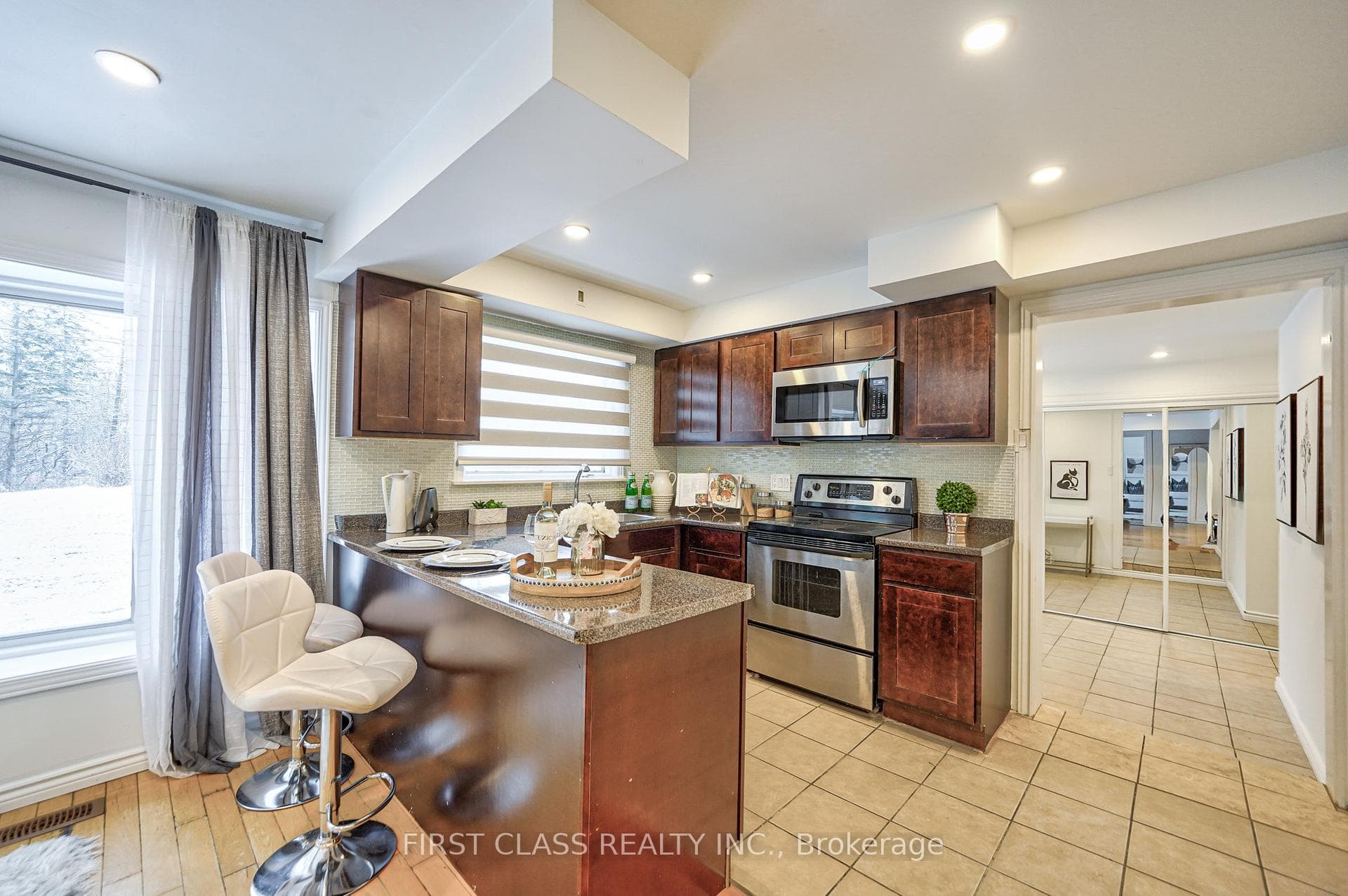 3052 Aurora Road photo 3