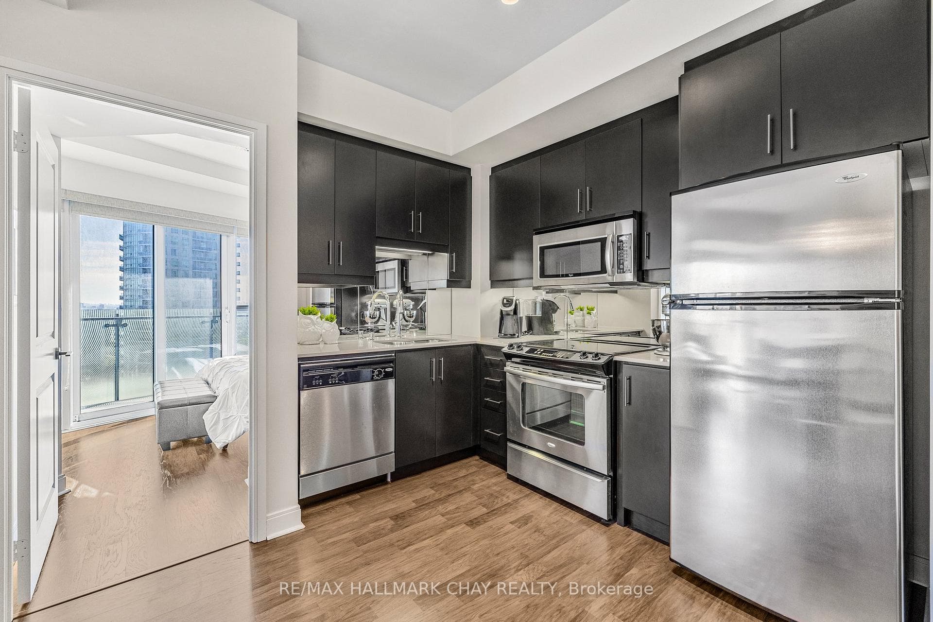50 Absolute Avenue Unit 1901 photo 4