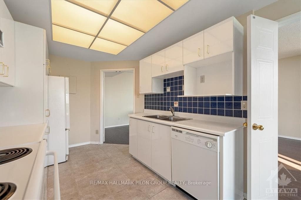 1705 PLAYFAIR Drive Unit PH6 photo 9